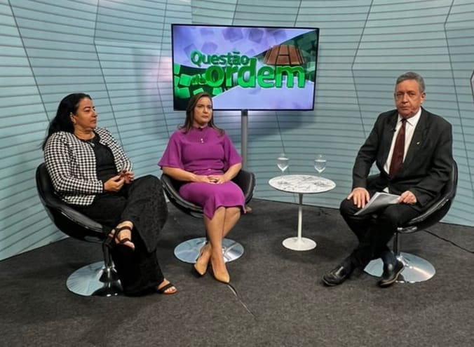 Lídia Lourinho, Cristiane Leitão e jornalista Renato Abreu}