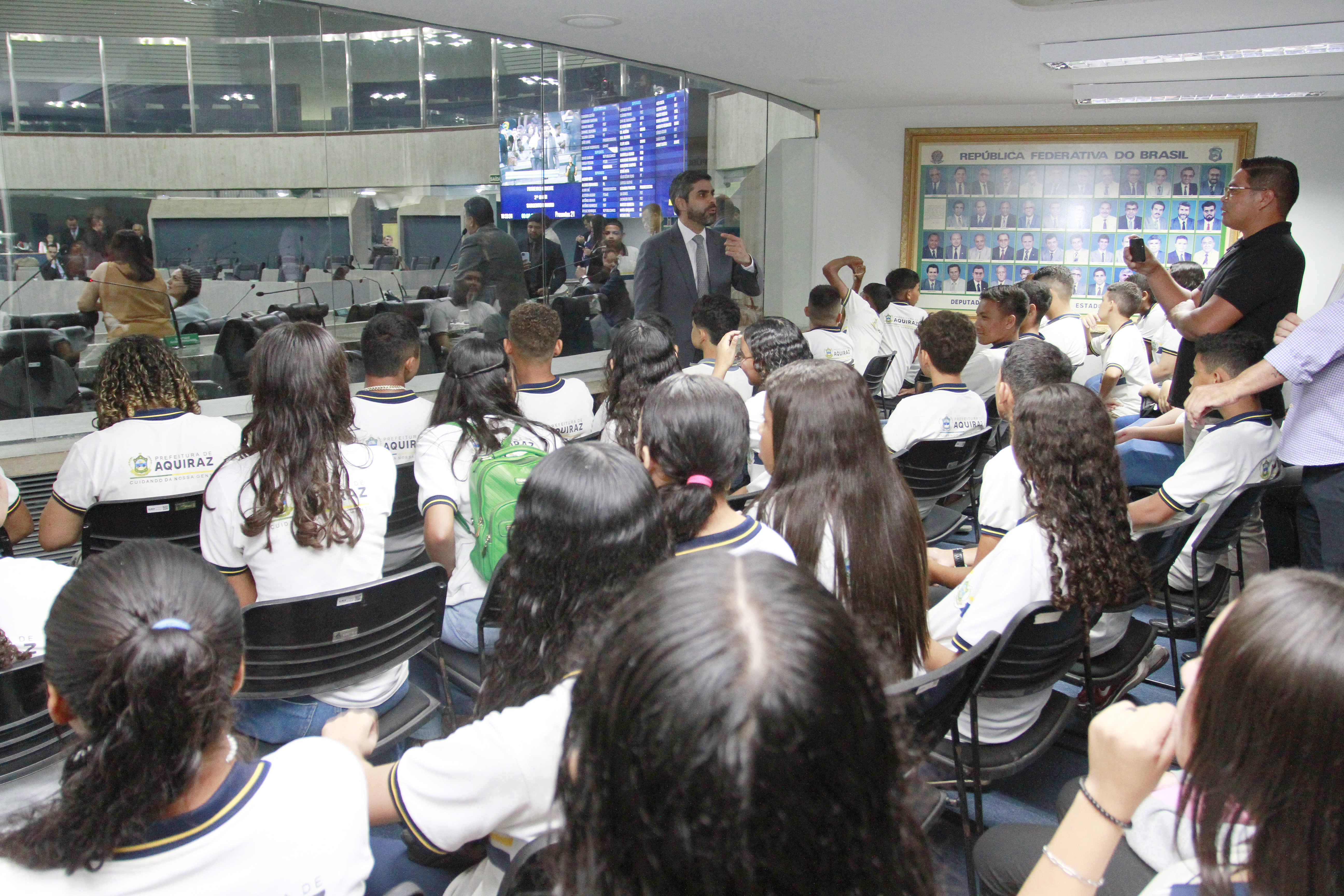 Deputado Queiroz Filho (PDT)  destaca atuação do parlamentar para alunos Escola Municipal de Tempo Integral João Jaime Gadelha
