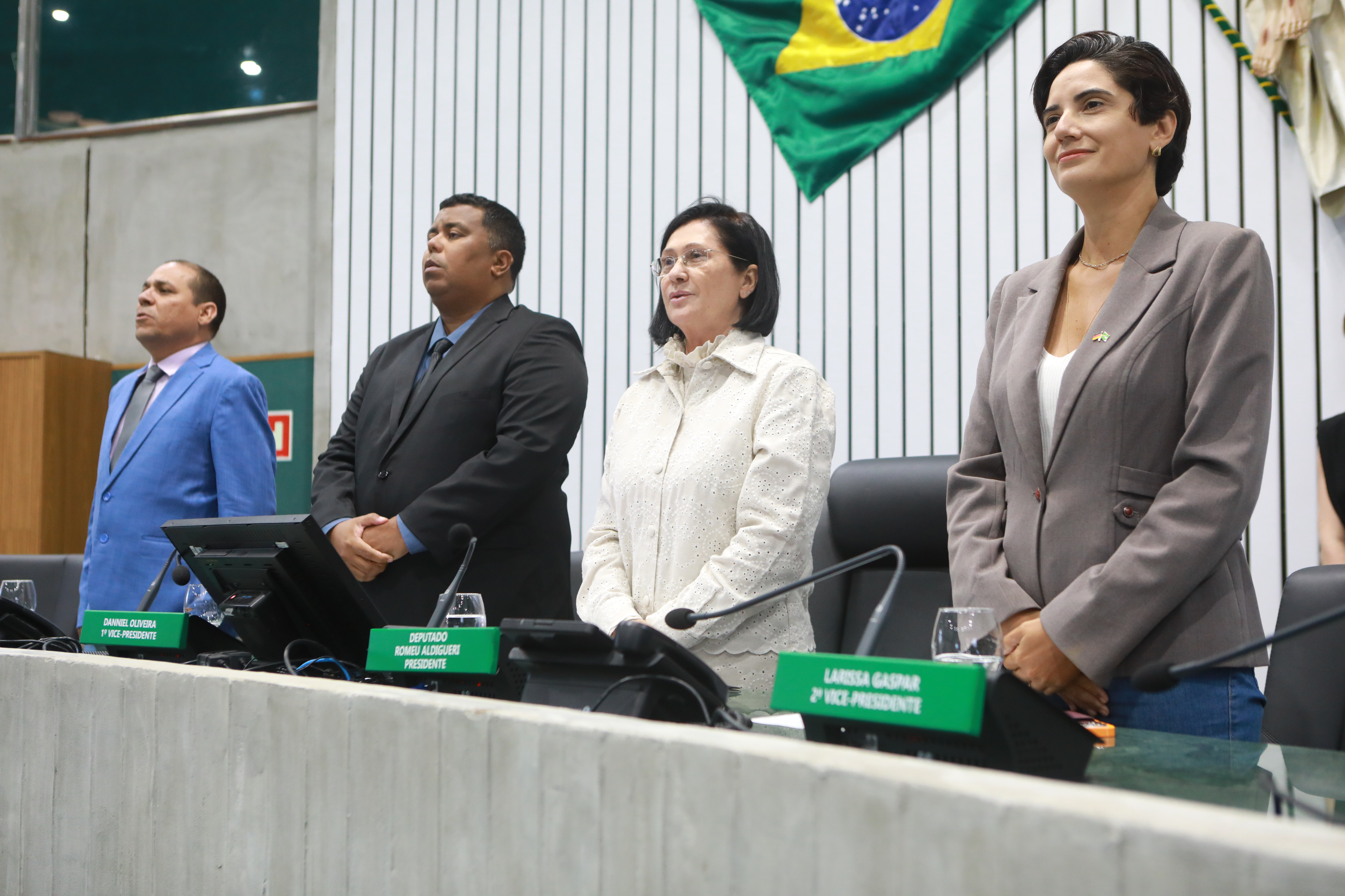 Sessão solene foi realizada no Plenário 13 de Maio