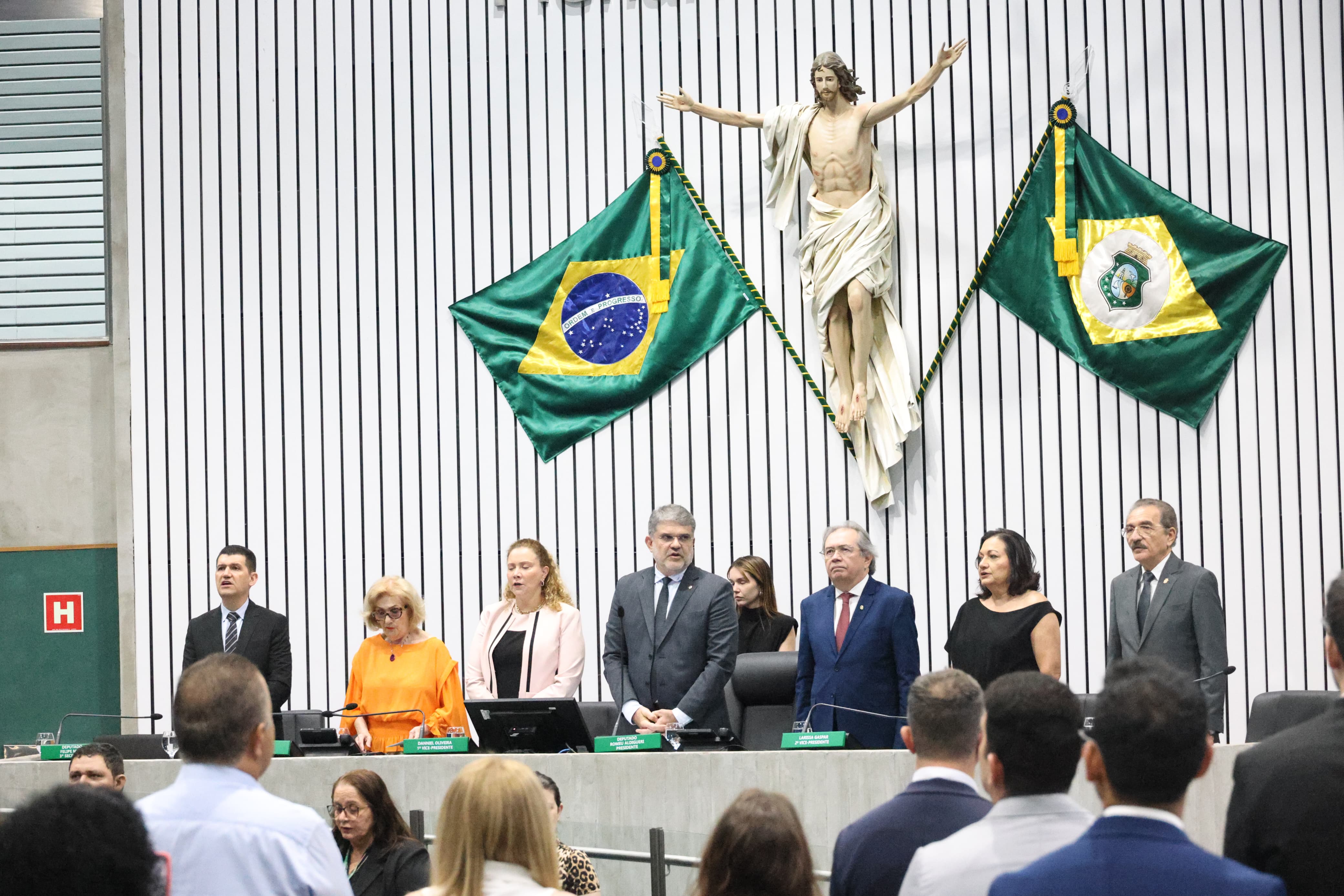 Sessão solene foi realizada no Plenário 13 de Maio