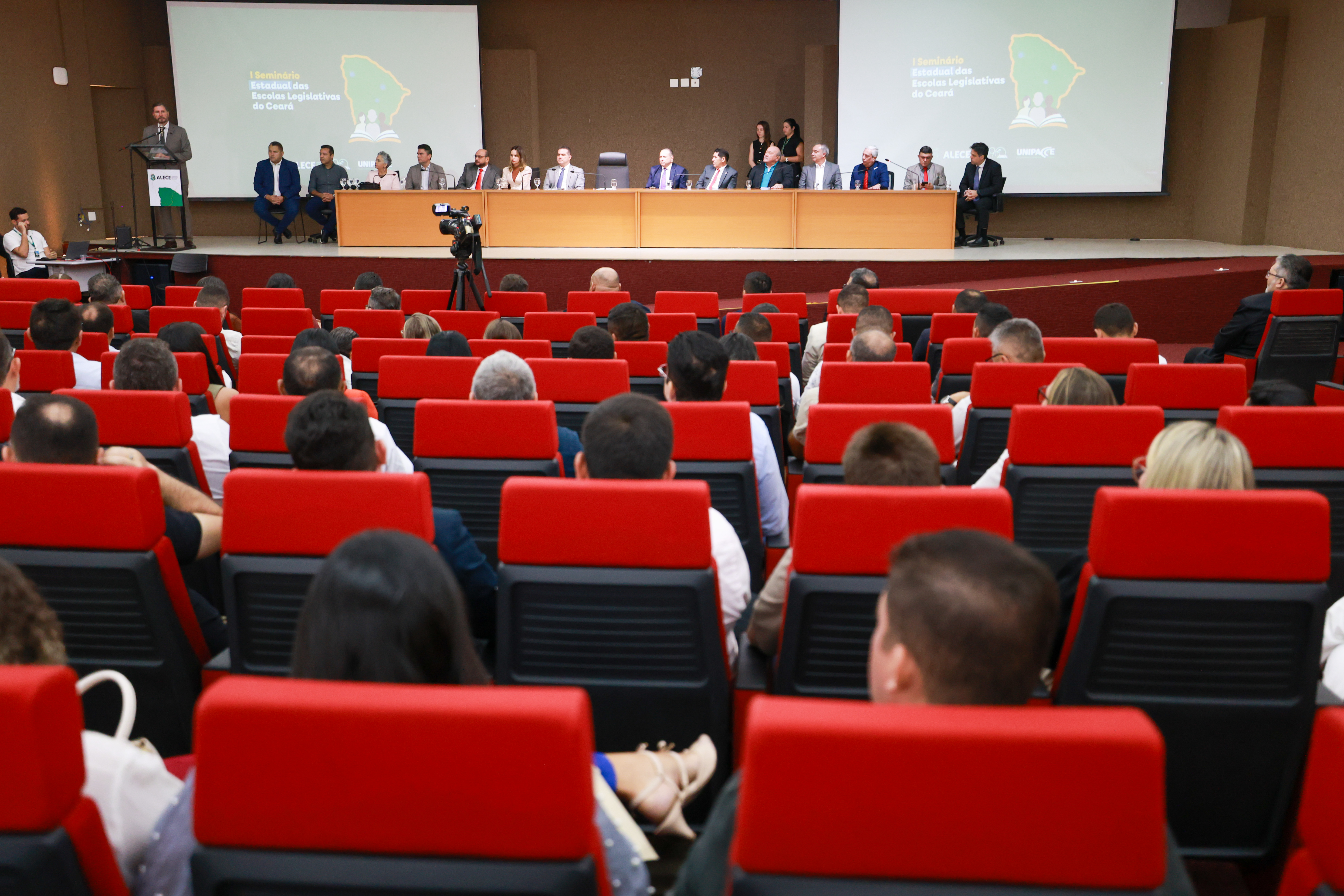 Representantes de 172 municípios prestigiaram o evento
