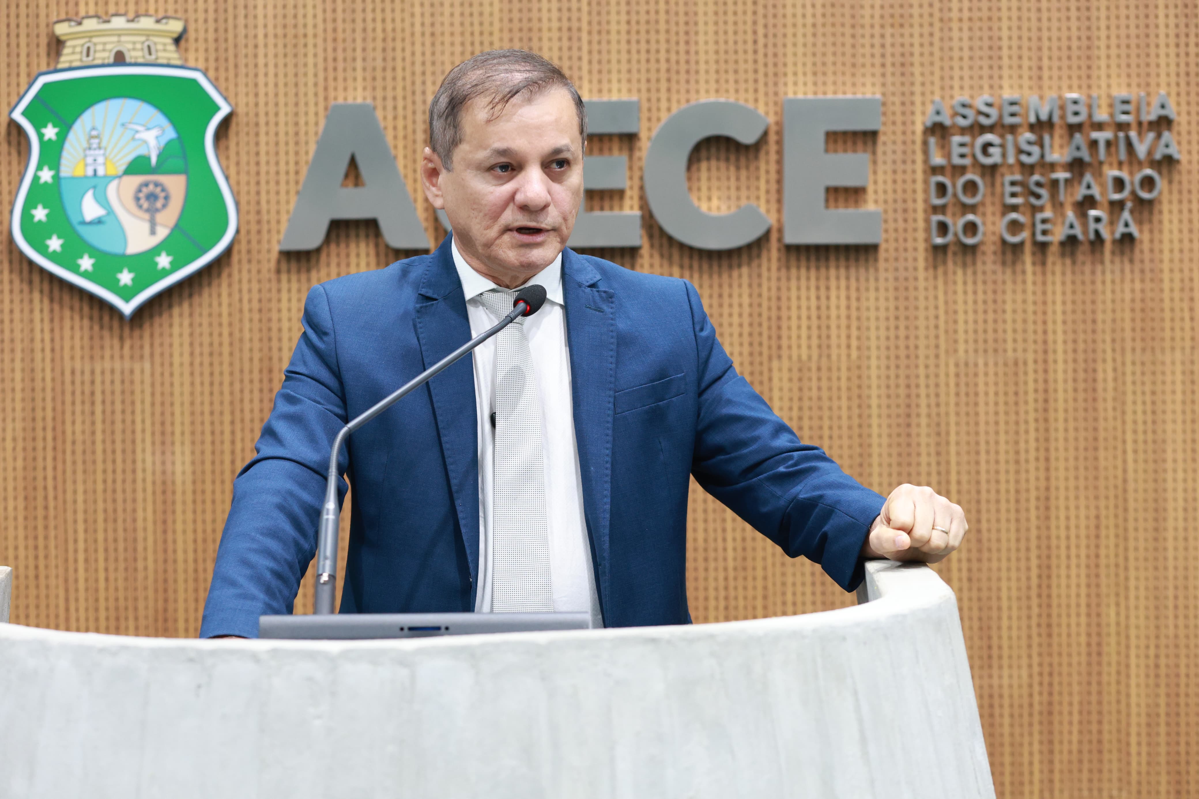 Deputado Firmo Camurça (União)