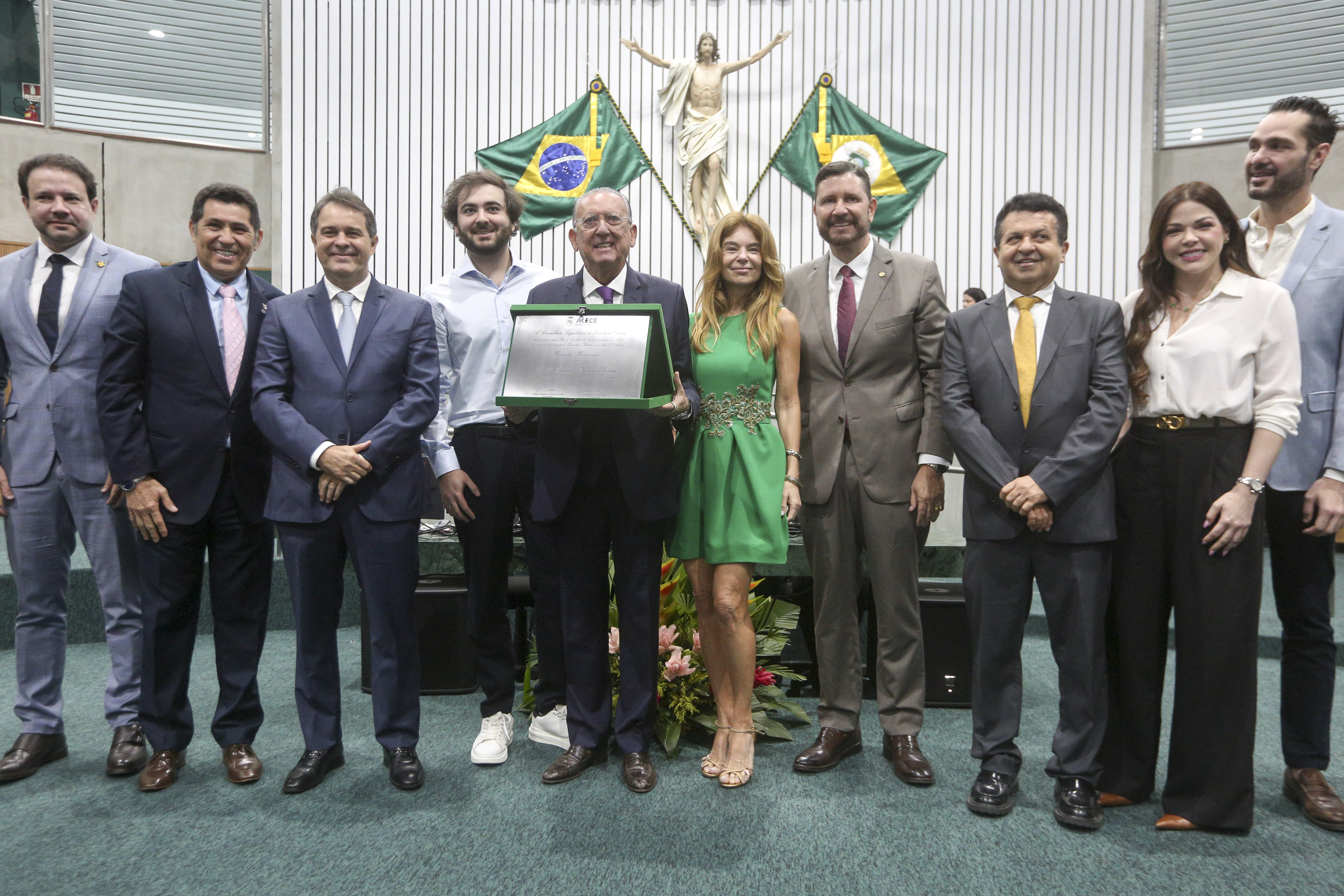 Galvão Bueno confessou que a homenagem “tocou forte o seu coração”