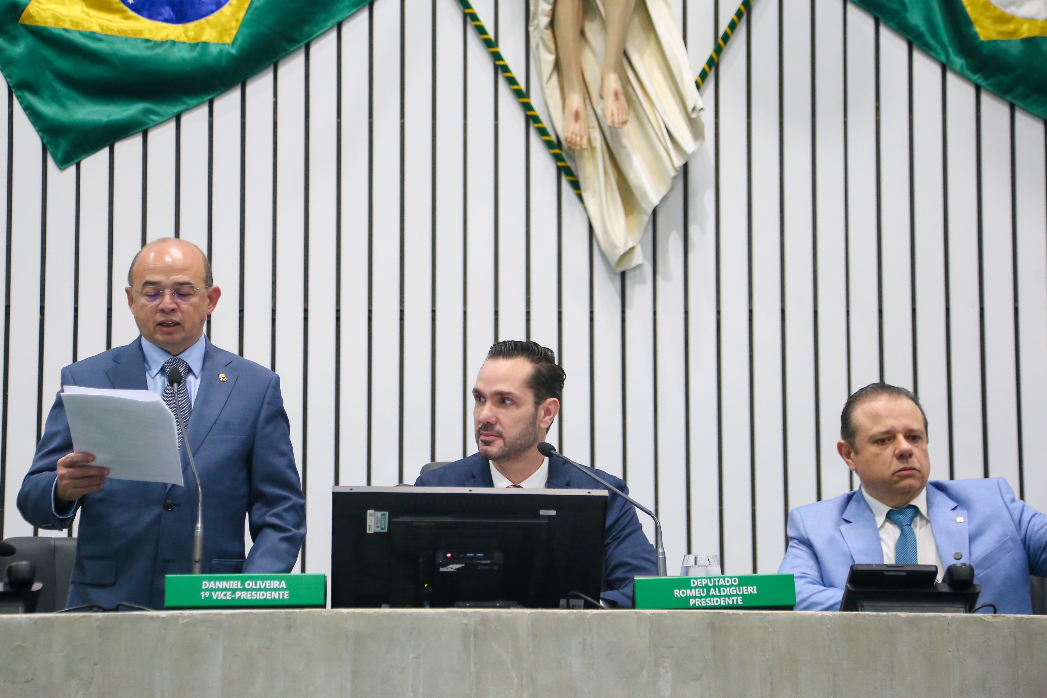 A leitura das matérias foi feita pelo deputado Sérgio Aguiar (PSB)
