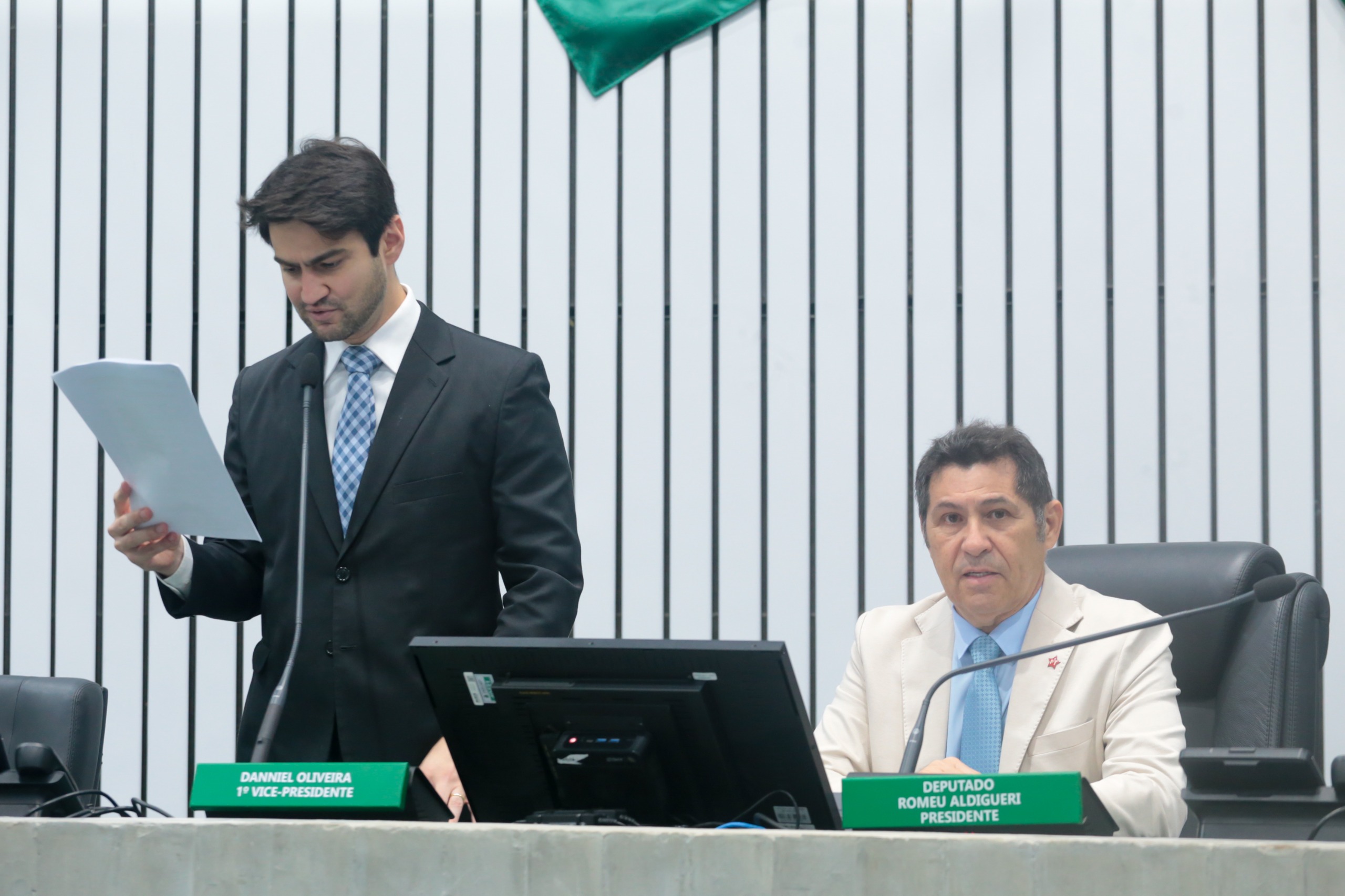 A leitura das matérias foi feita pelo deputado Pedro Matos (Avante)