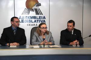 Livro sobre segurança com máquinas agrícolas é lançado na AL