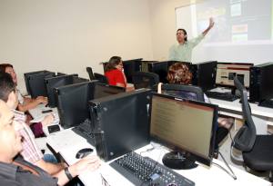 AL inaugura laboratório de informática com a entrega de certificados   
