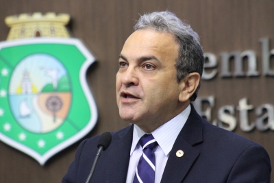 Dr. Santana critica limites de dados na banda larga