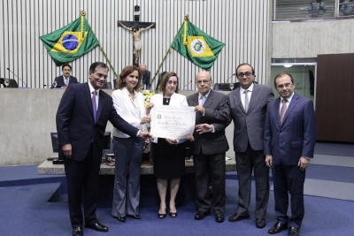 Homenagem ocorreu no Plenário 13 de Maio