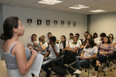Estudantes do 2º ano da Escola Estadual de Educação Profissional (EEEP) Maria José  Medeiros