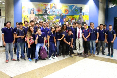 Estudantes da Escola de Ensino Fundamental e Médio Renato Braga participam projeto O Parlamento e sua História