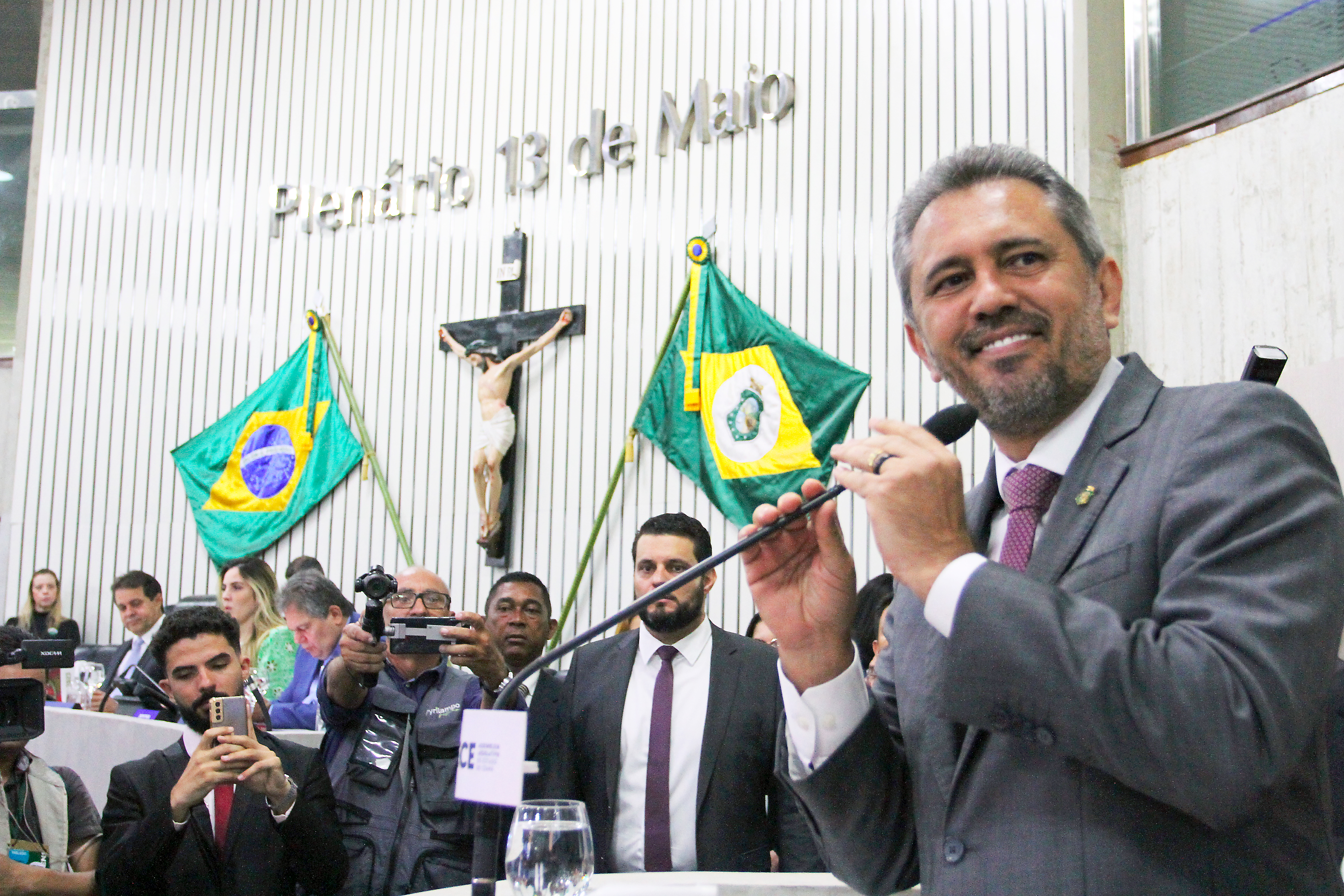 Governador Elmano de Freitas apresenta na  Alece as metas para 2023