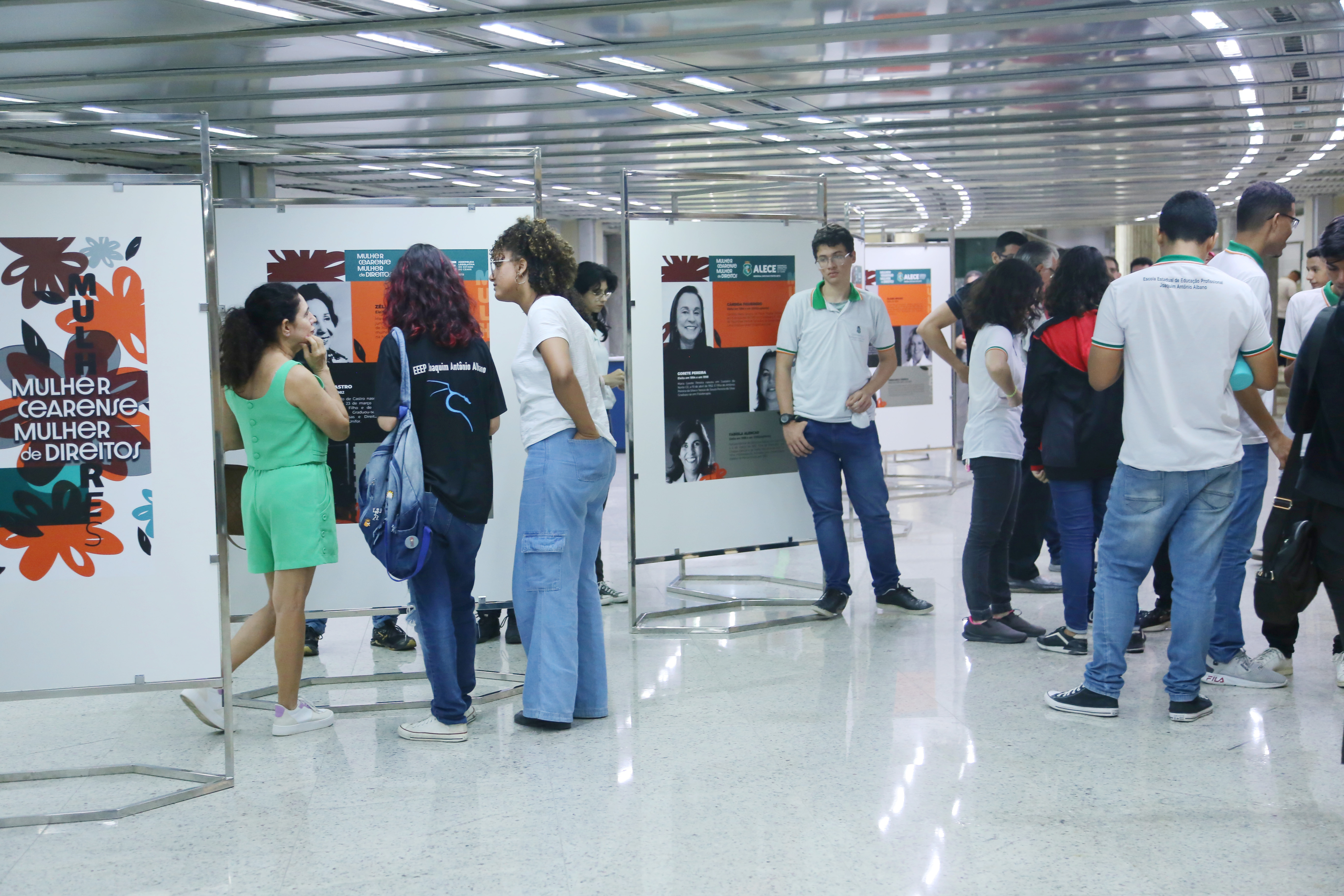 Malce inaugura exposição “Mulher Cearense, Mulher de Direitos”