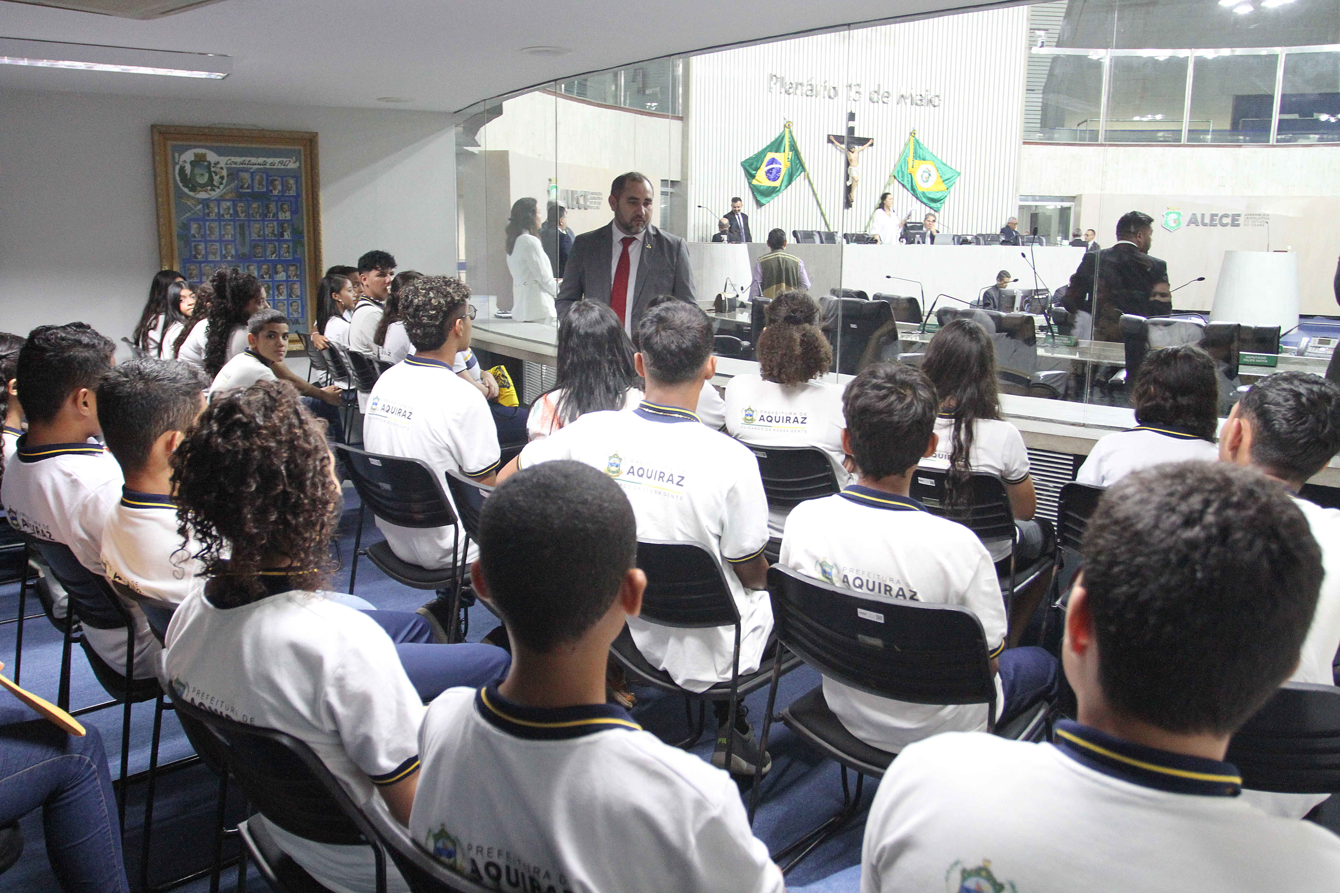 Alece recebe a visita de alunos de escolas públicas de Fortaleza e de Aquiraz