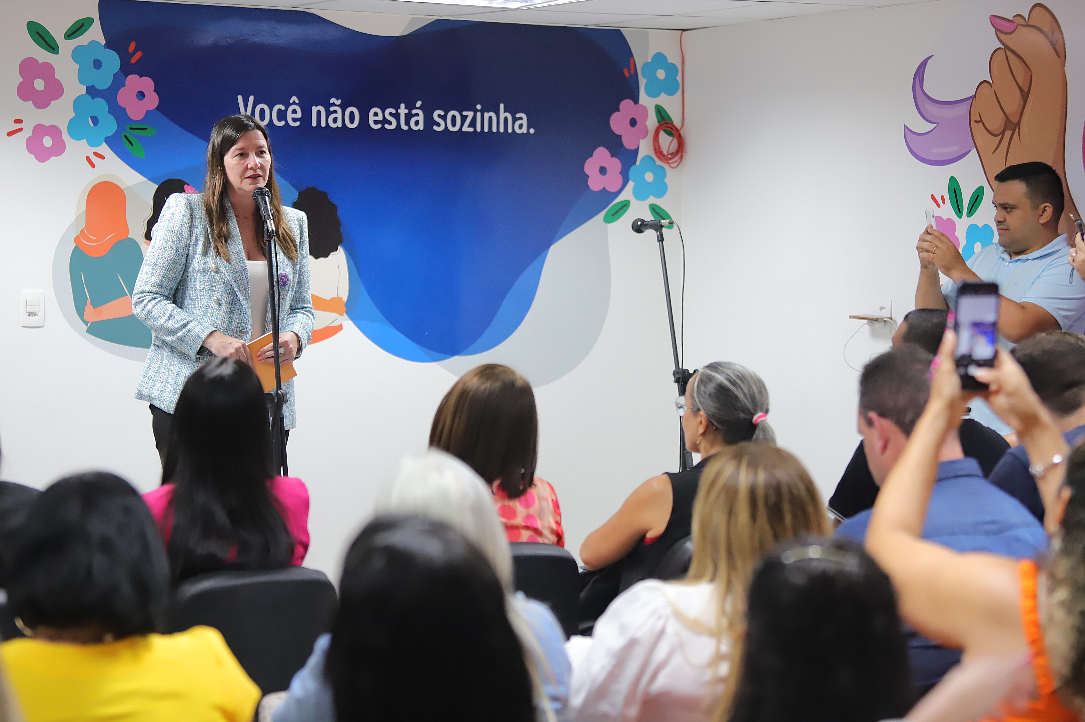 Procuradora Especial da Mulher, deputada Lia Gomes