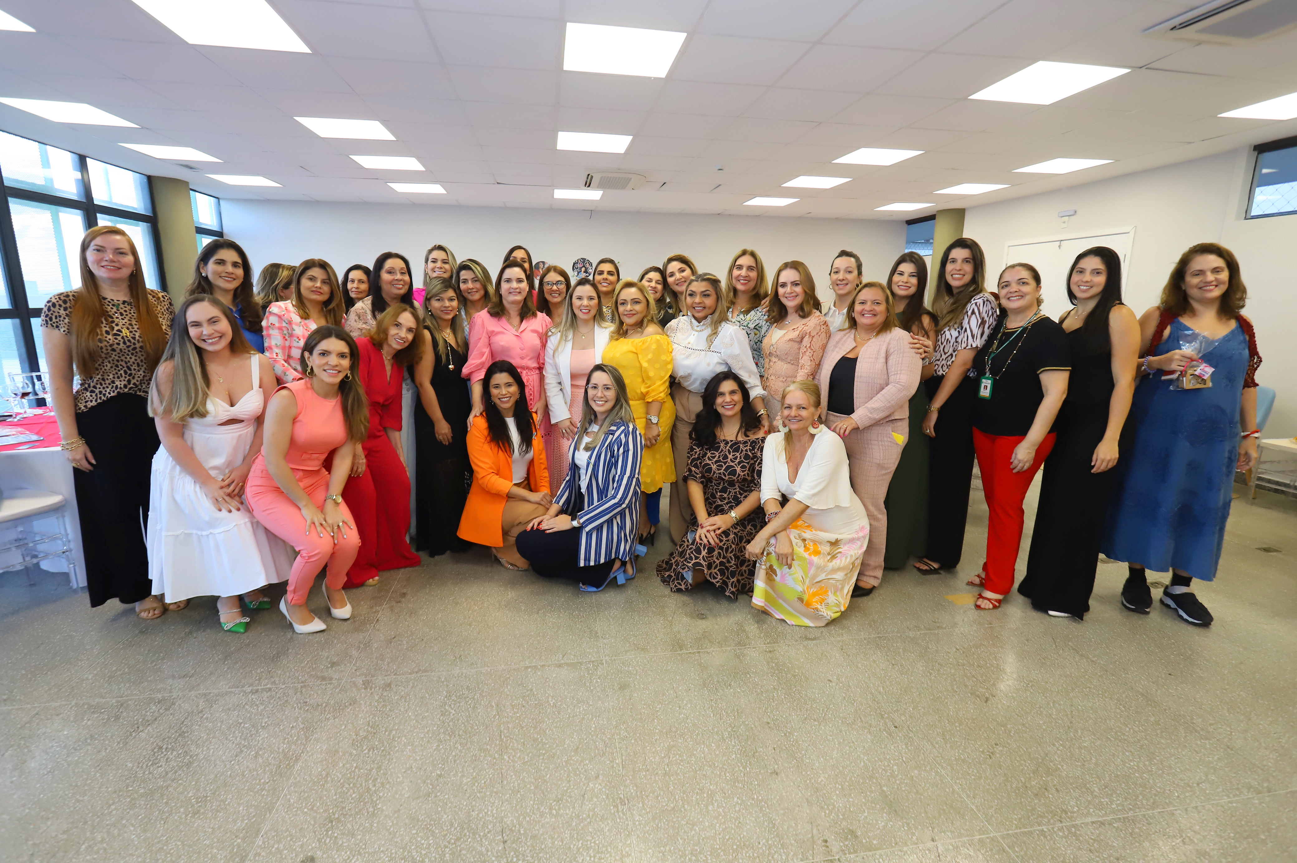 MMLC apresenta ações a parlamentares e esposas e deputados da Alece