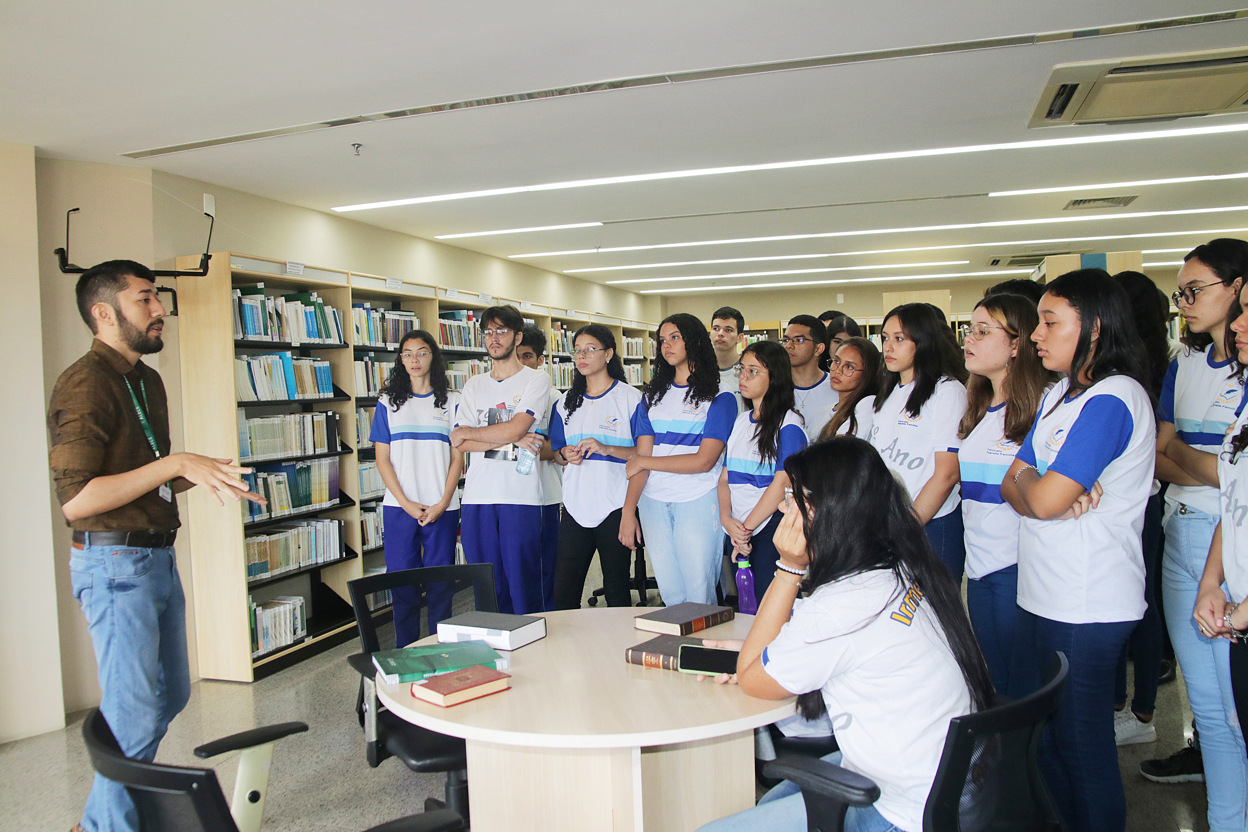 Jovens de instituições públicas de Fortaleza conhecem a Alece nesta quinta-feira