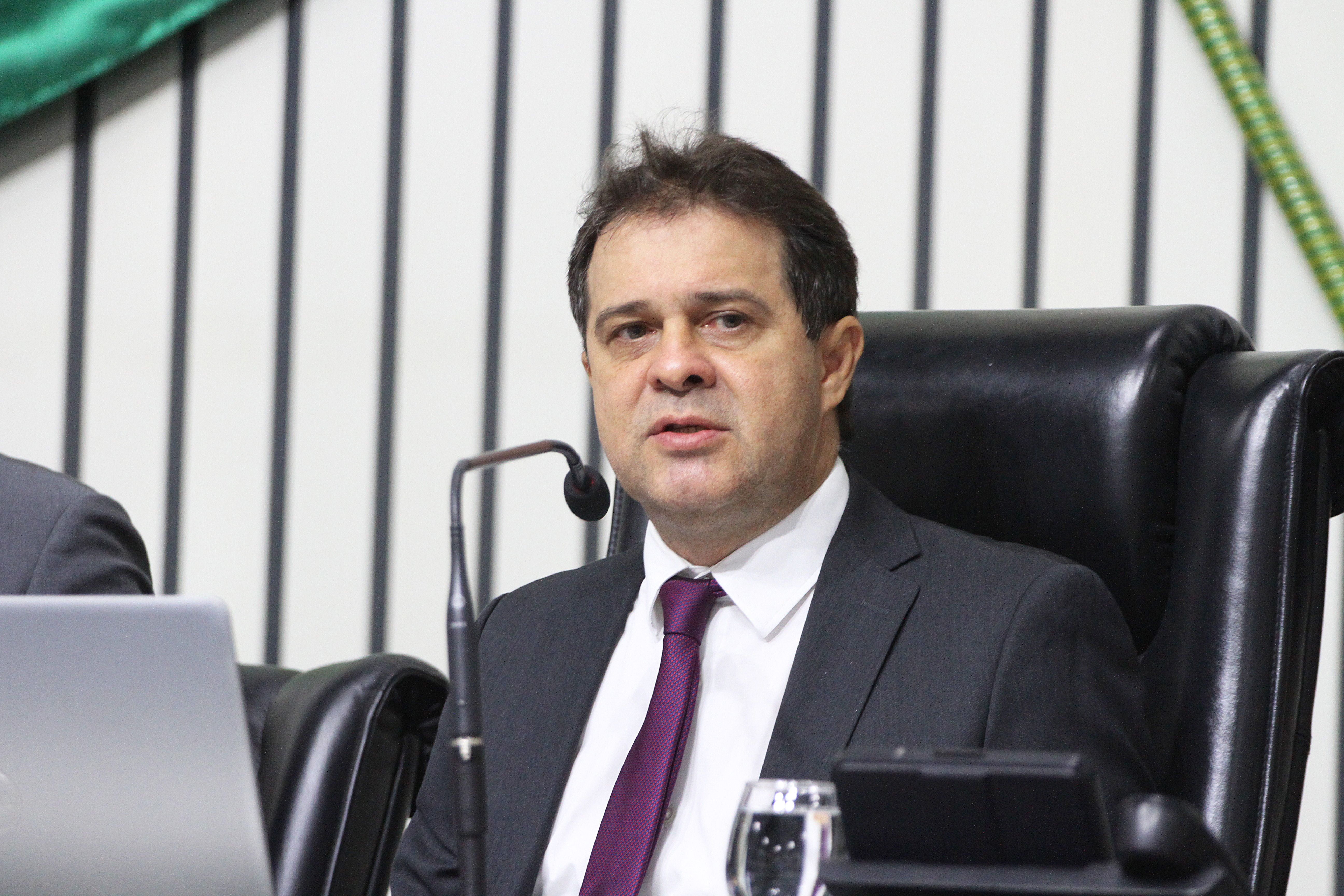 Evandro se reúne com diretores de clubes de futebol sobre arrecadação de alimentos