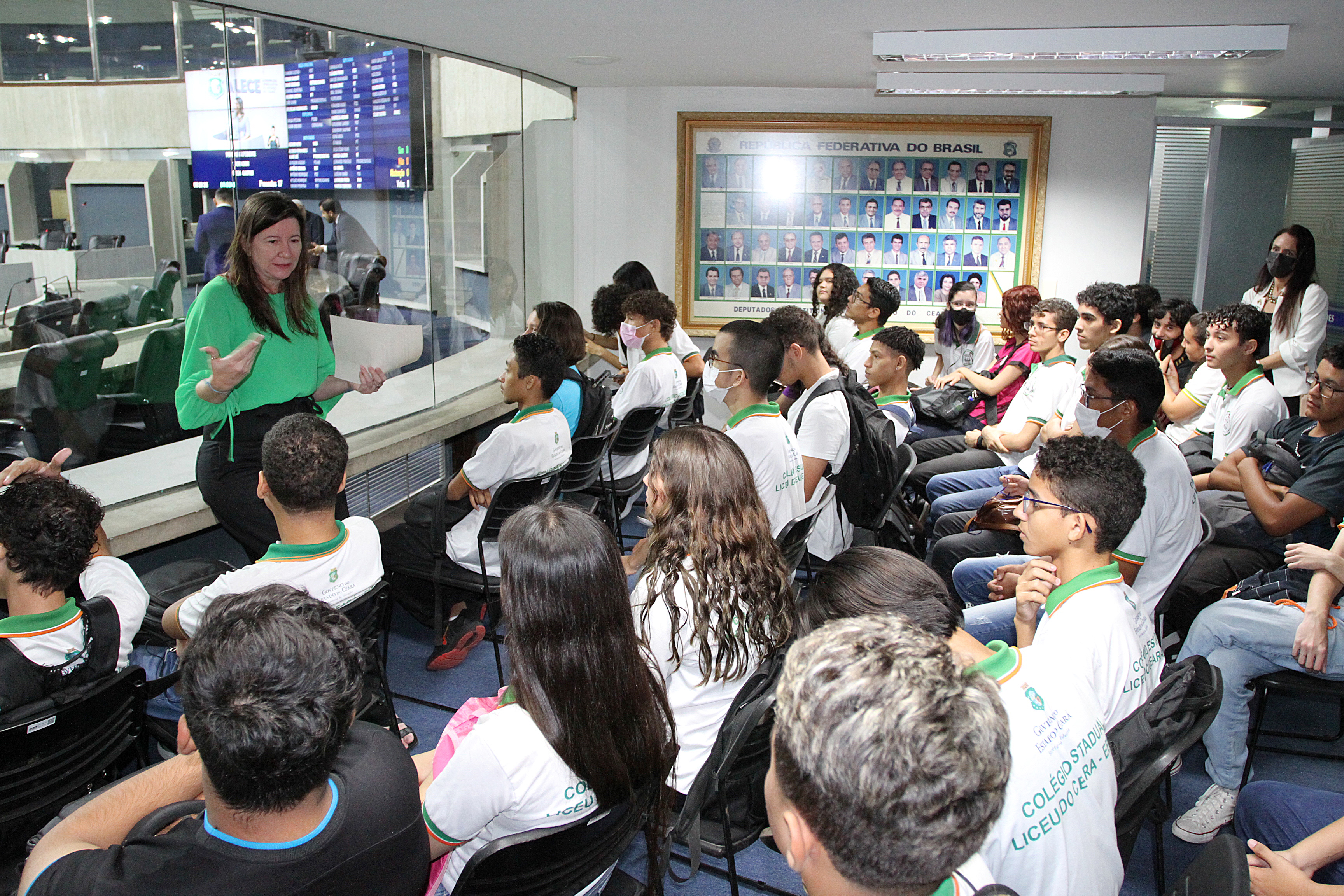 Alunos do Liceu do Ceará e da Escola Estado do Maranhão conhecem a Alece