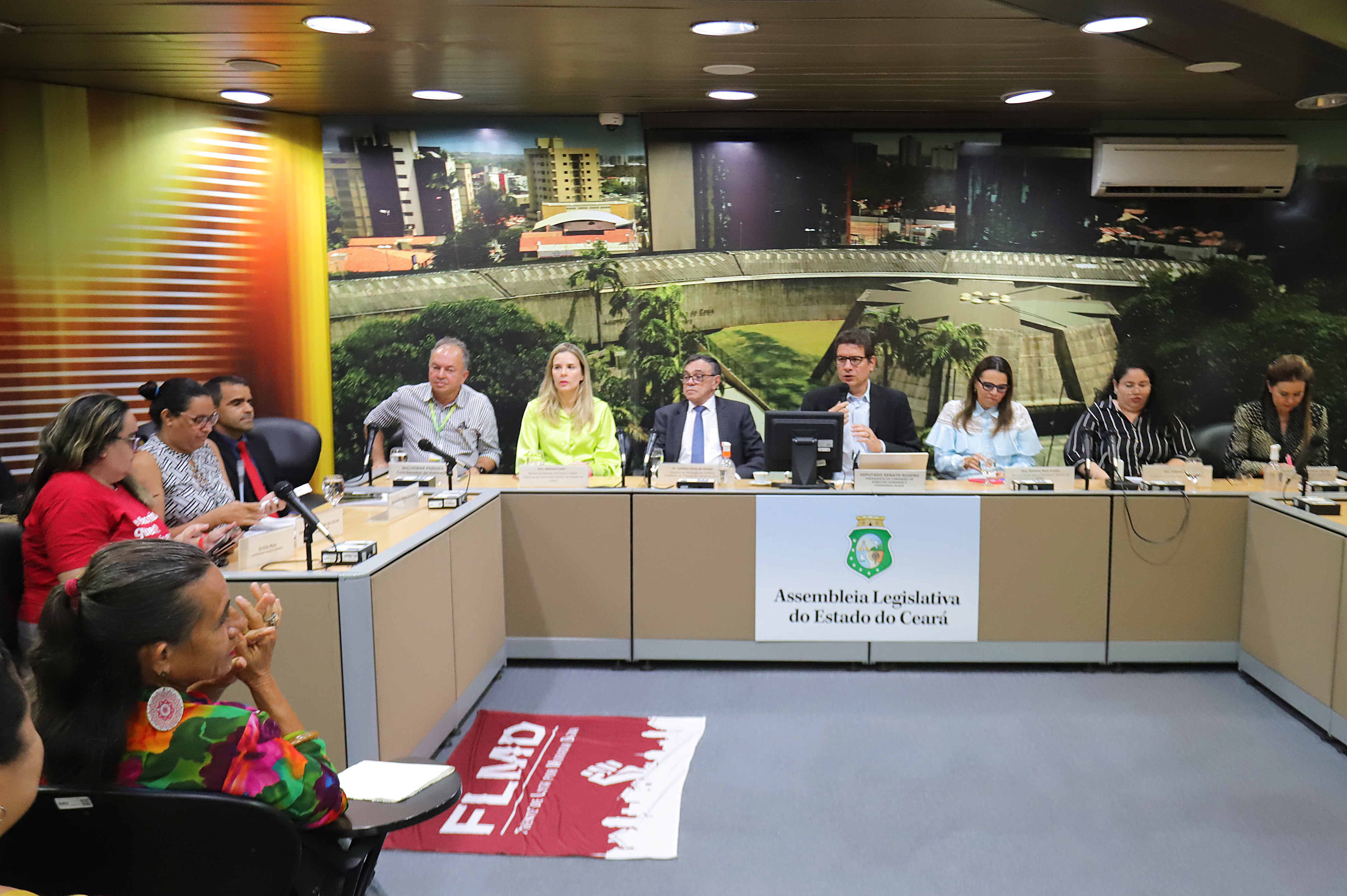 Famílias afetadas por obras do VLT reivindicam solução para moradia