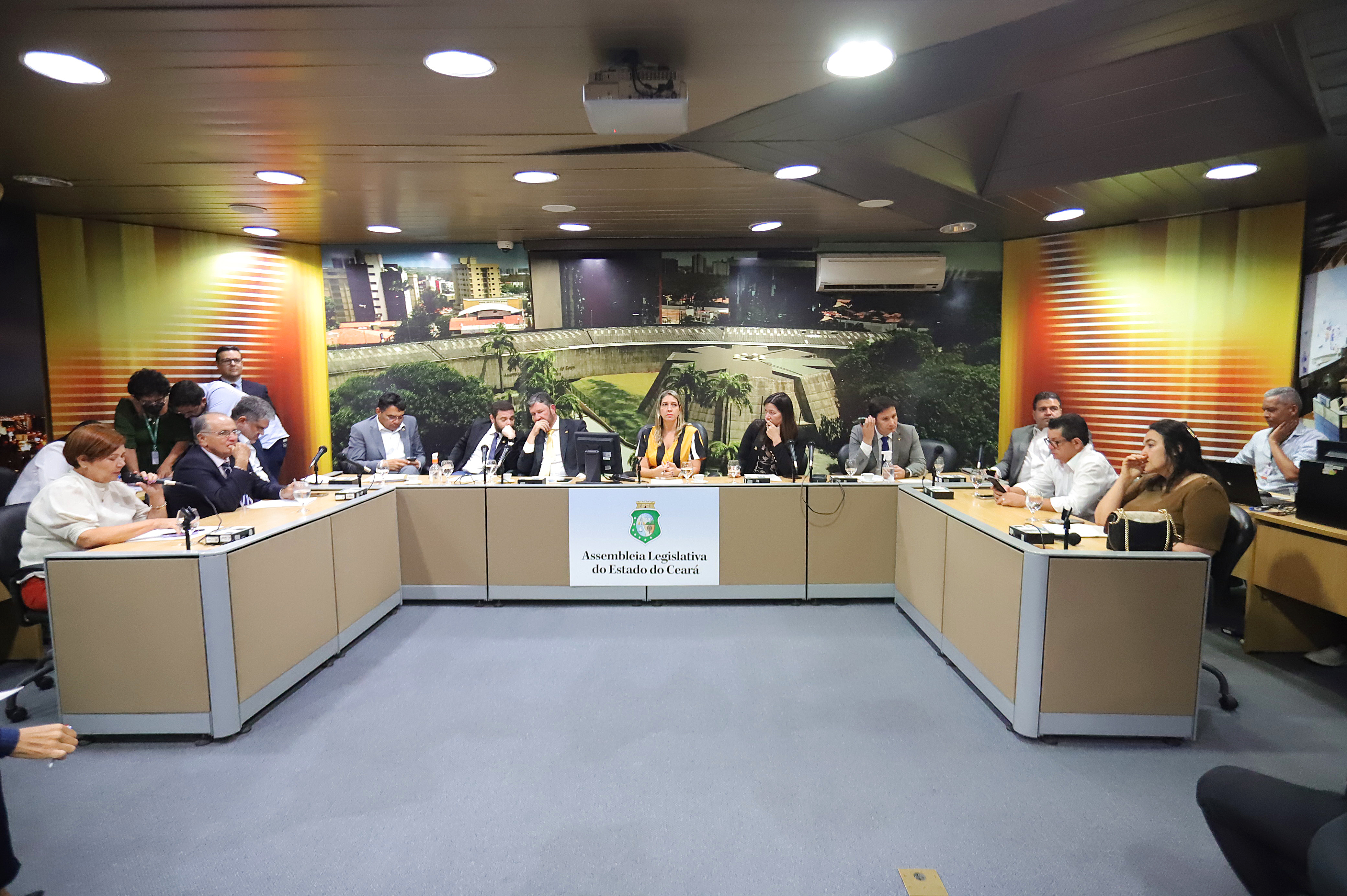 Comissões se reúnem e aprovam seis projetos e realização de audiências