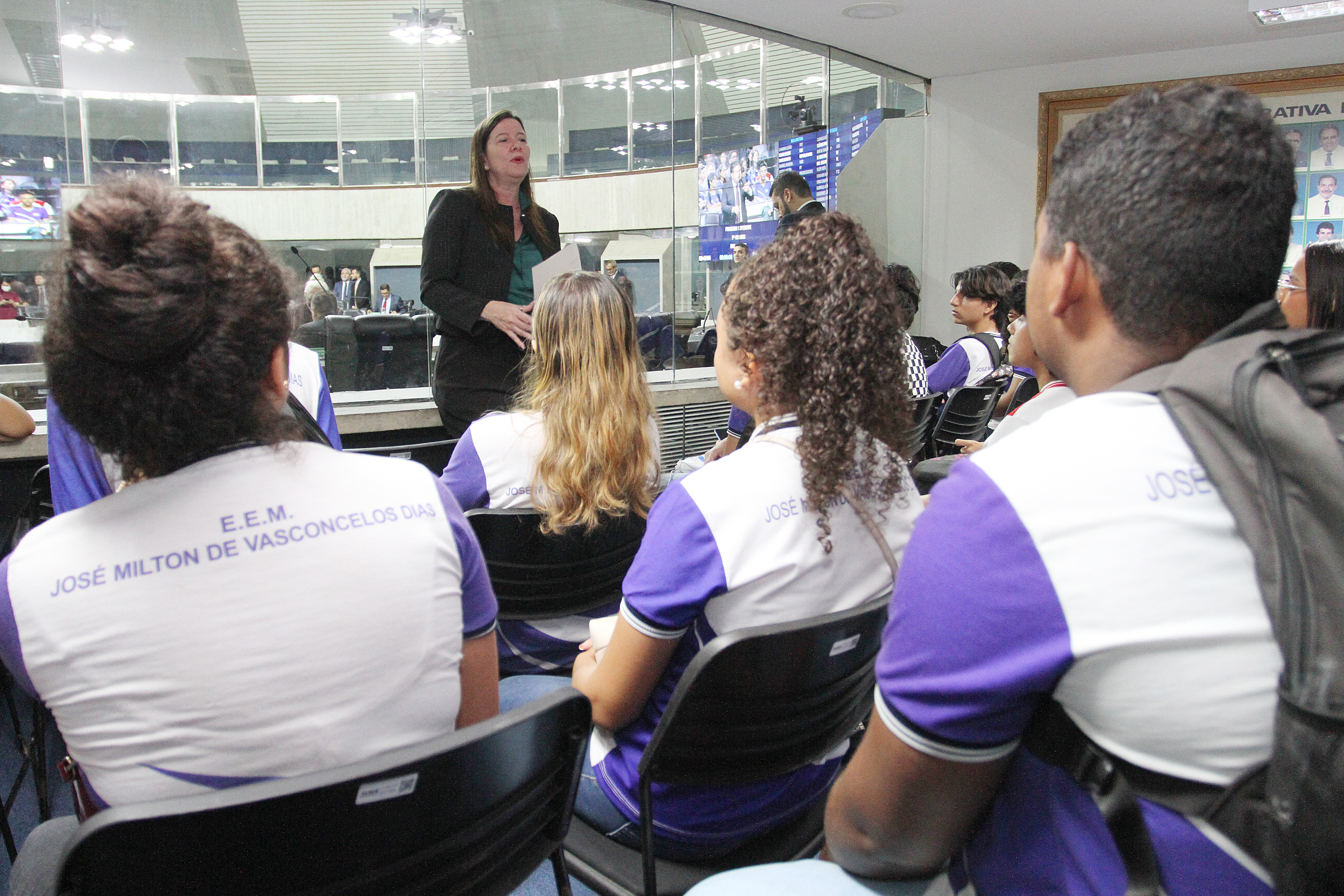 Alunos de escolas de Maracanaú e Fortaleza visitam a Alece nesta quinta