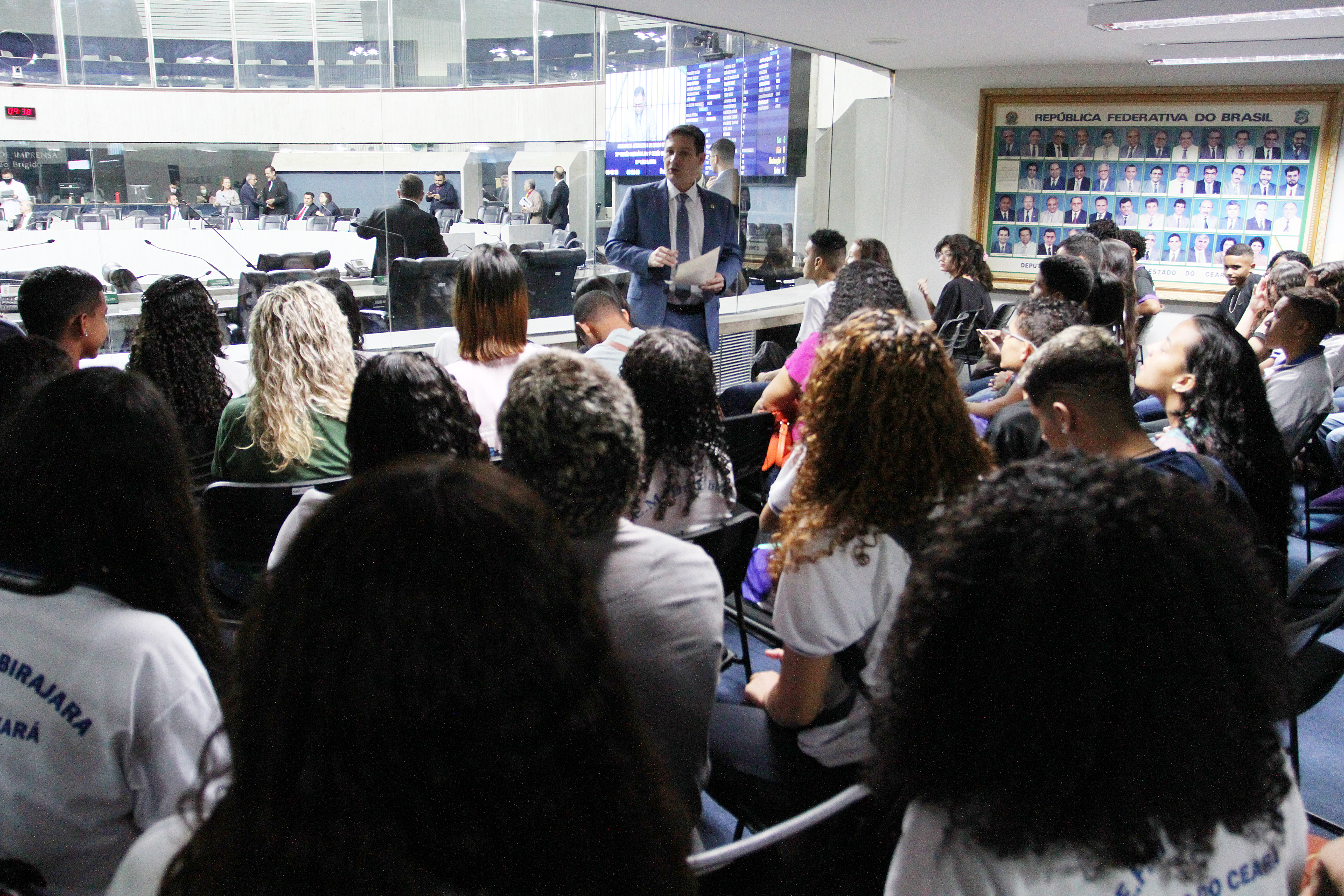 Alunos das escolas Ubirajara Índio e Professor César Campelo visitam a Alece