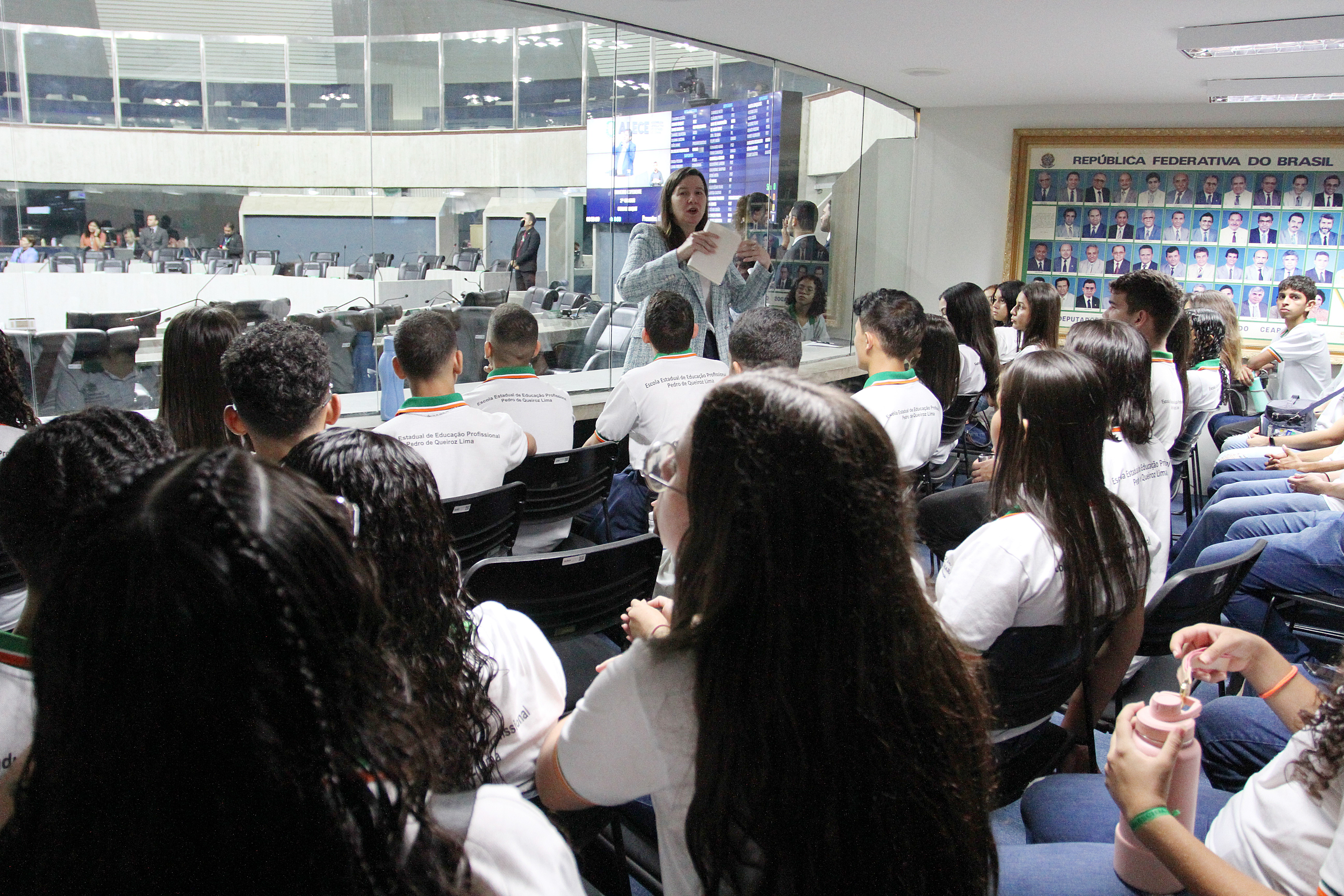 Alunos de escolas de Beberibe e Fortaleza visitam a Alece