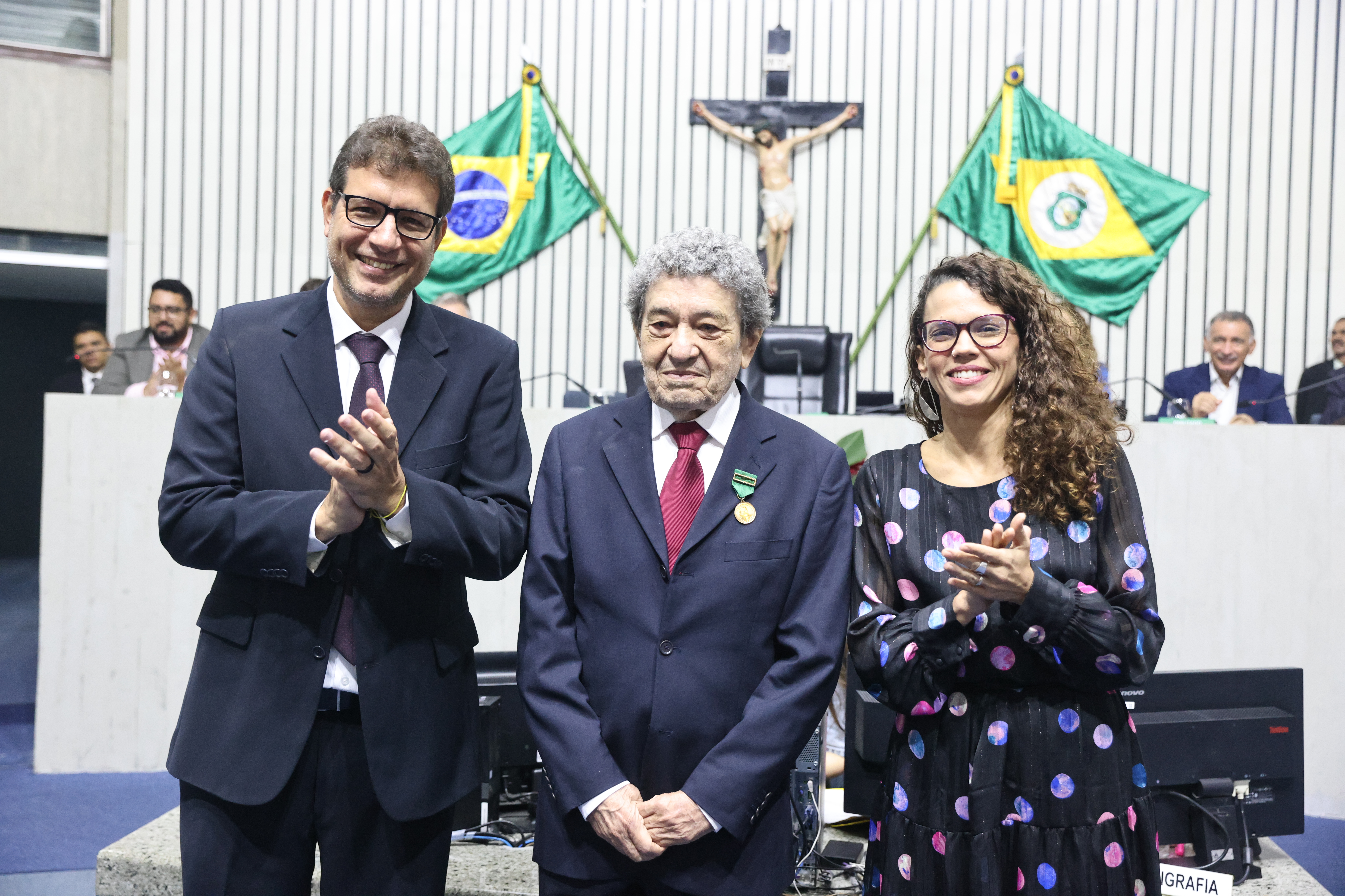 Fausto Nilo recebeu comenda do deputado Renato Roseno (Psol) e da secretária da Cultura do Estado do Ceará, Luisa Cela