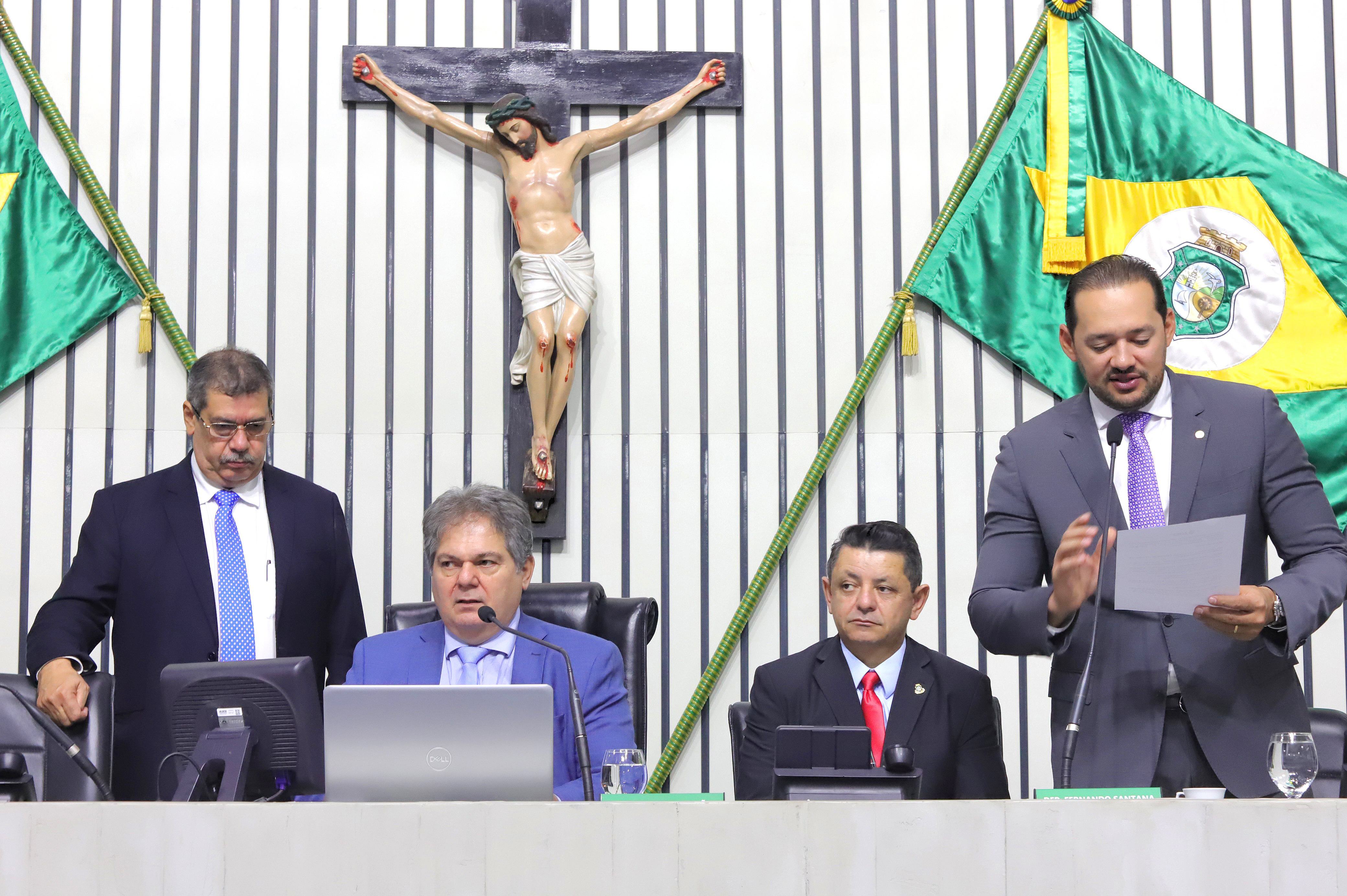 Alece aprova projeto que prioriza vagas para beneficiários do CadÚnico em contratos do Estado