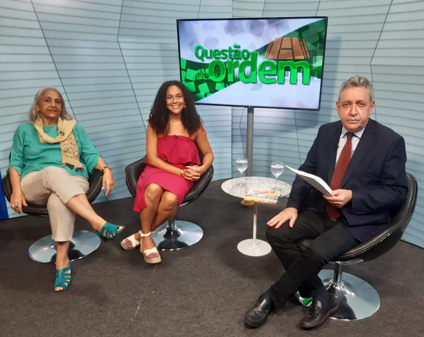 A gestora executiva da escola Thomas Pompeu Sobrinho, Maninha Morais, a coordenadora do Projeto Patrimônio Para Todos, Hannah Mariah, e o jornalista Renato Abreu