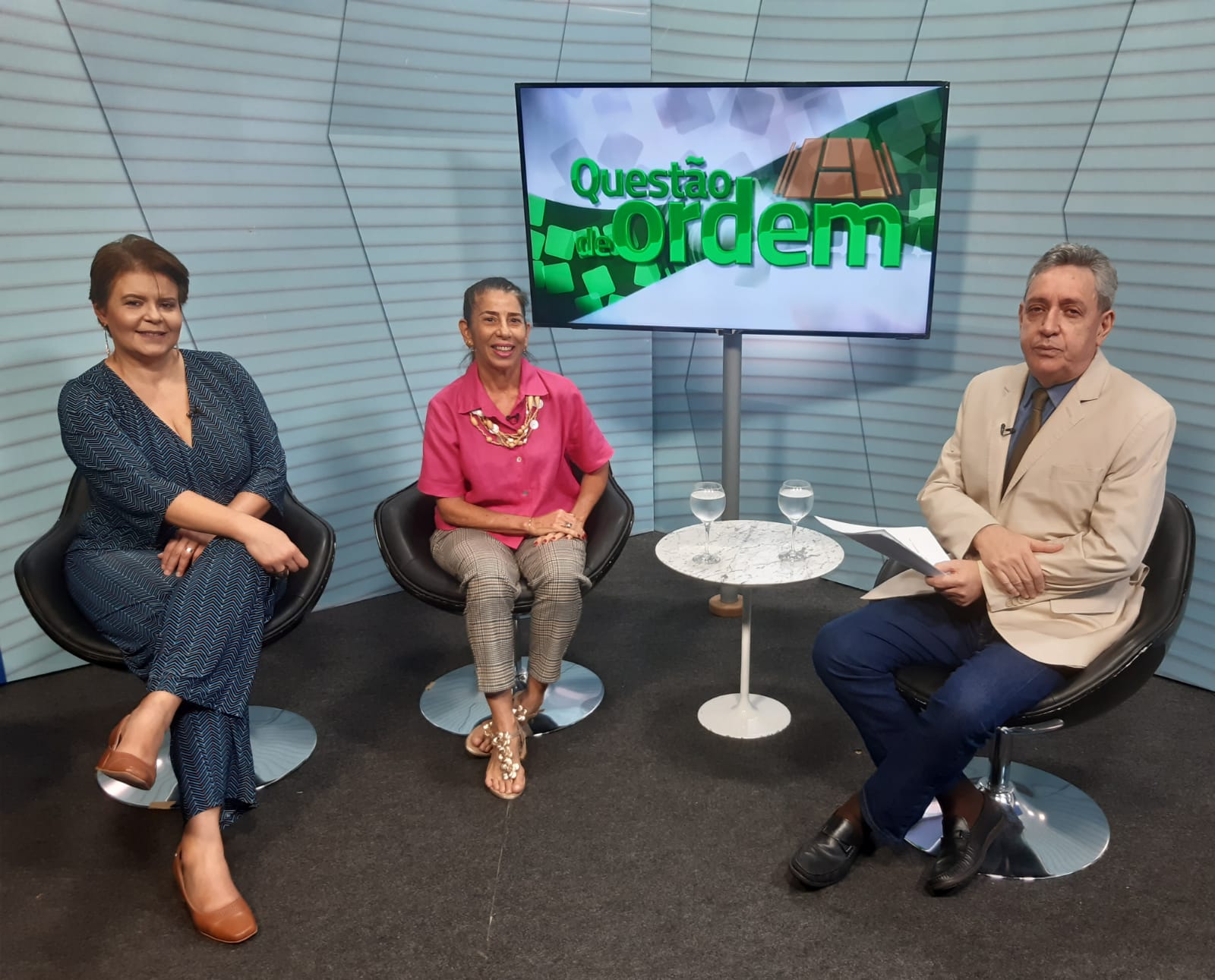 Professoras Bleine Queiroz Caúla e Cristina Romcy e jornalista Renatro Abreu