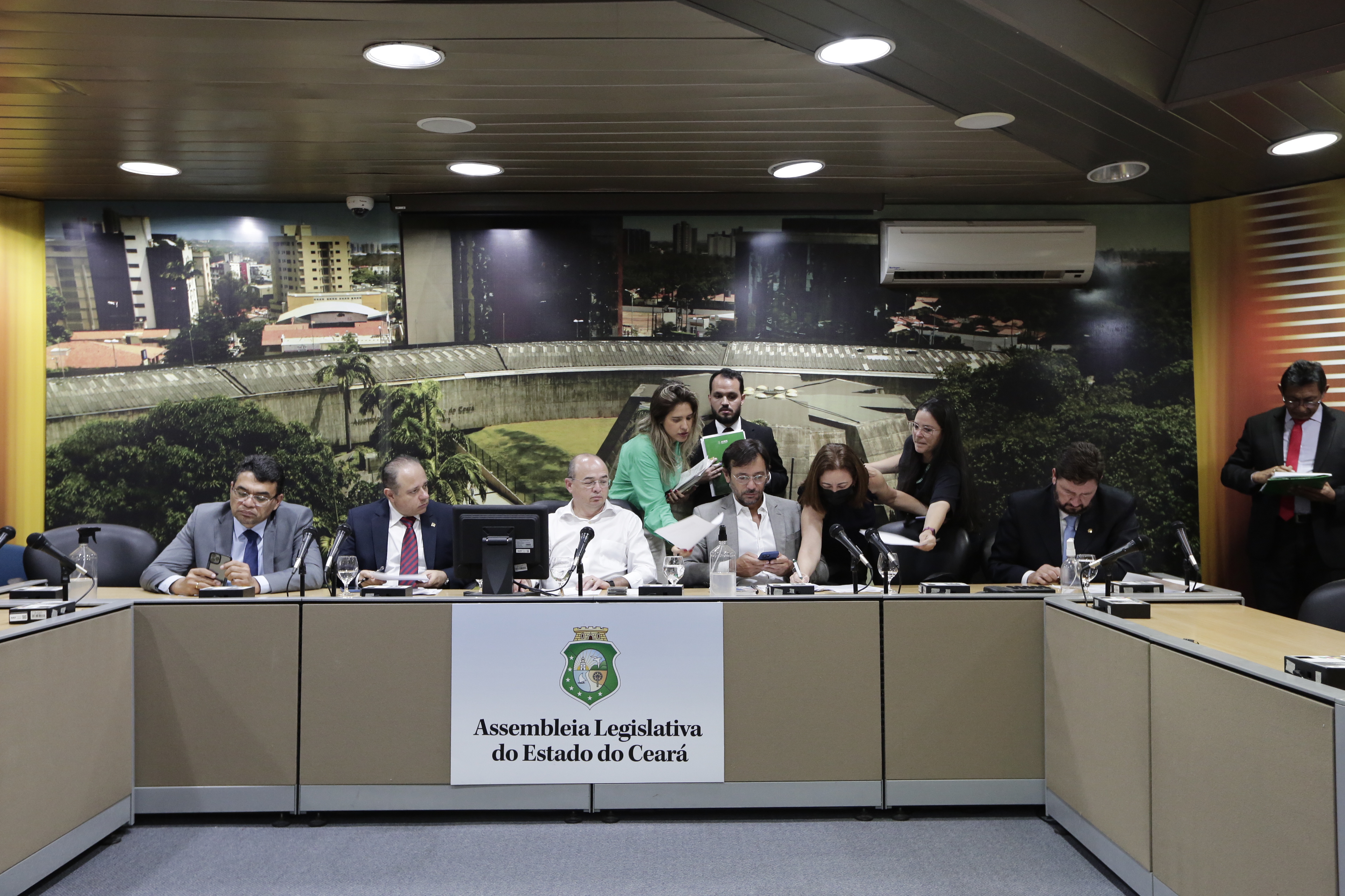 Comissões realizam reuniões e aprovam projetos do Executivo e de deputados