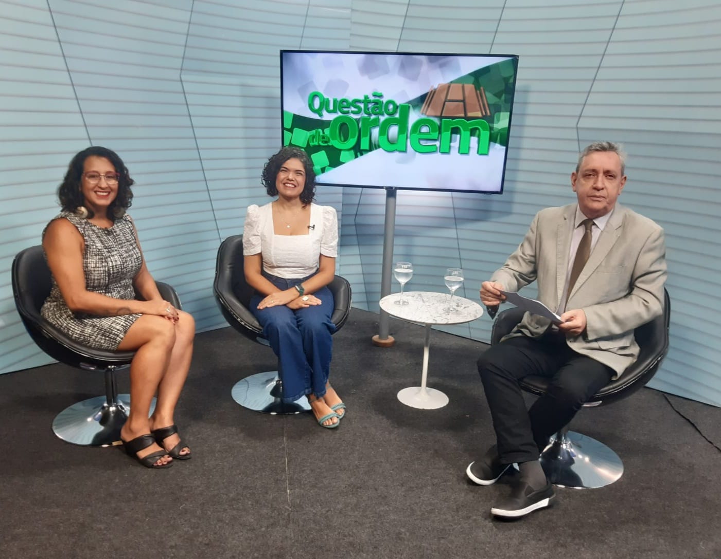 Professoras Paula Vieira, Monalisa Soares e jornalista Renato Abreu