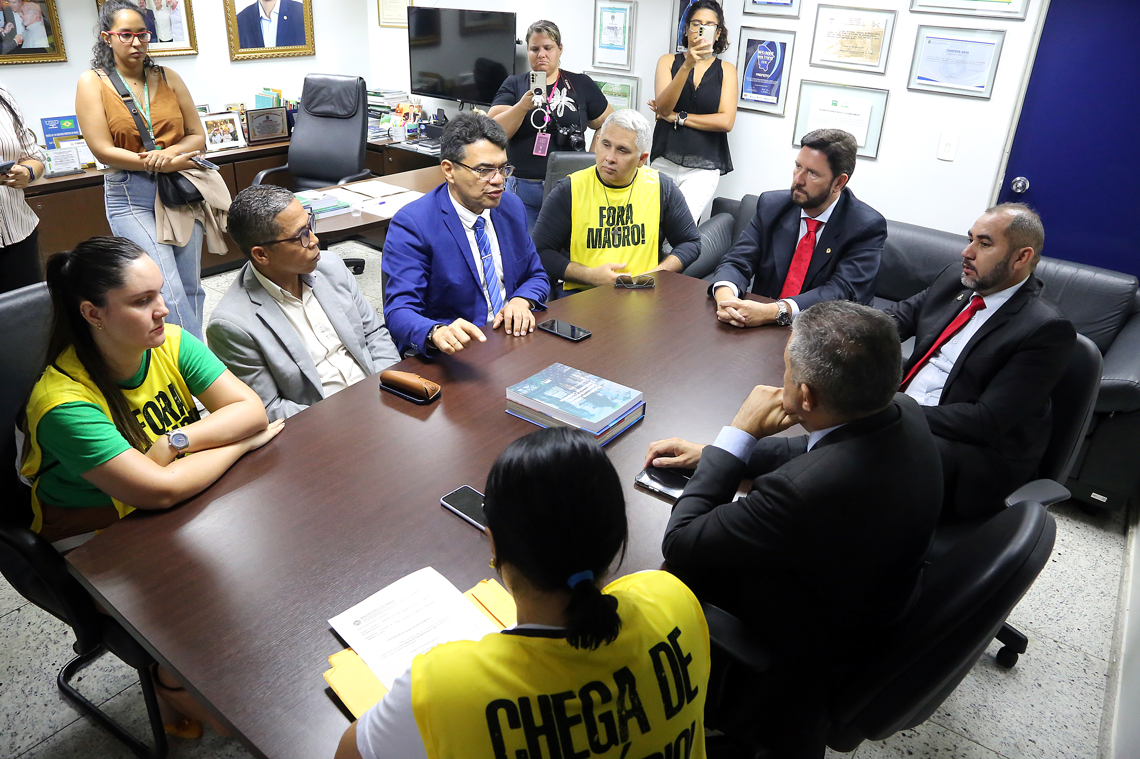 Comissão de deputados estaduais recebe na Alece, representantes do Sindppen-CE e MOVA-SE