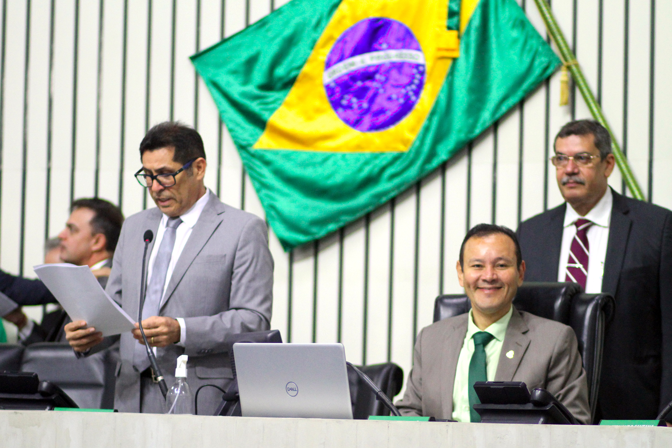 Leitura do expediente da sessão legislativa desta terça-feira