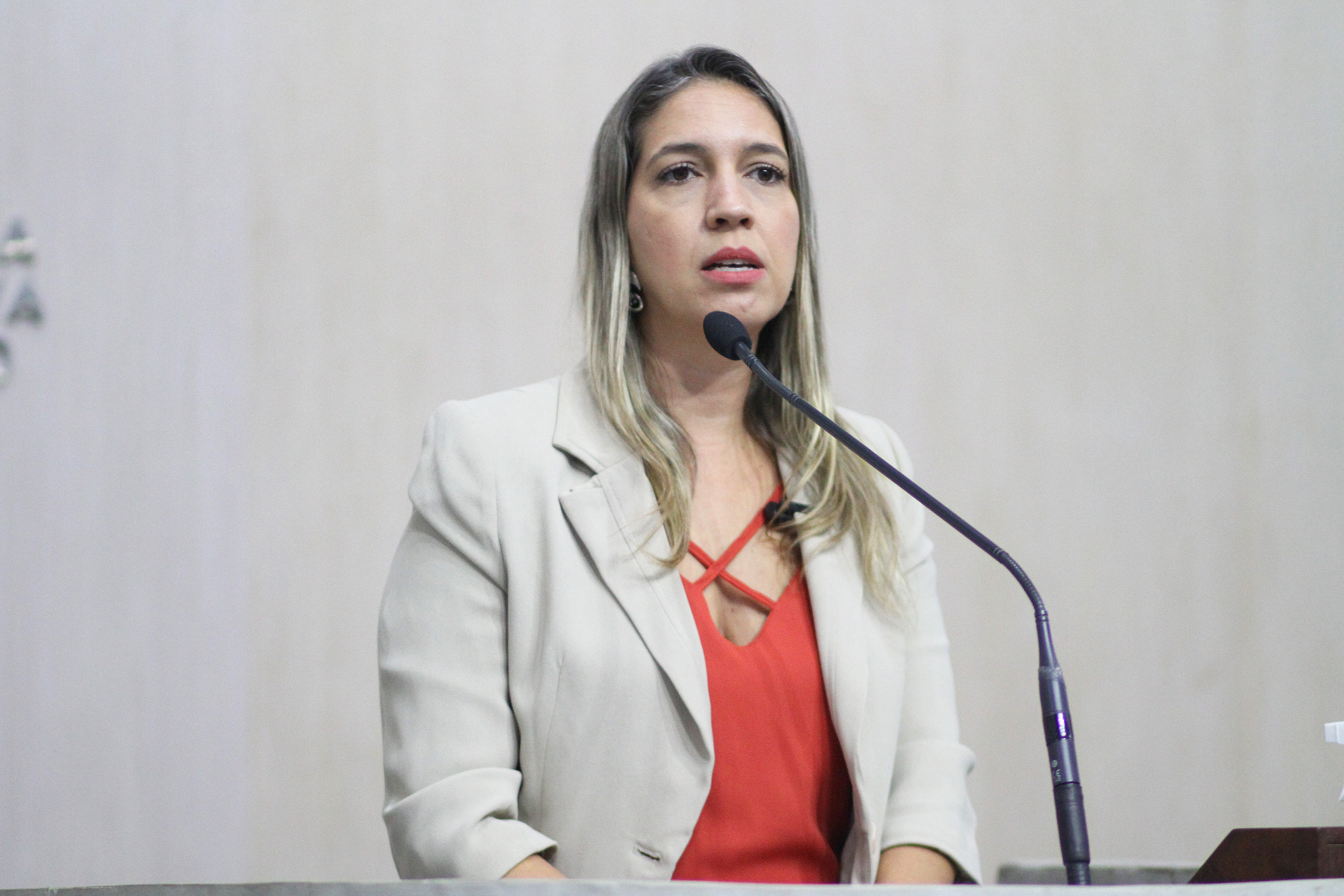 Larissa Gaspar destaca preocupação com crianças cearenses com TEA