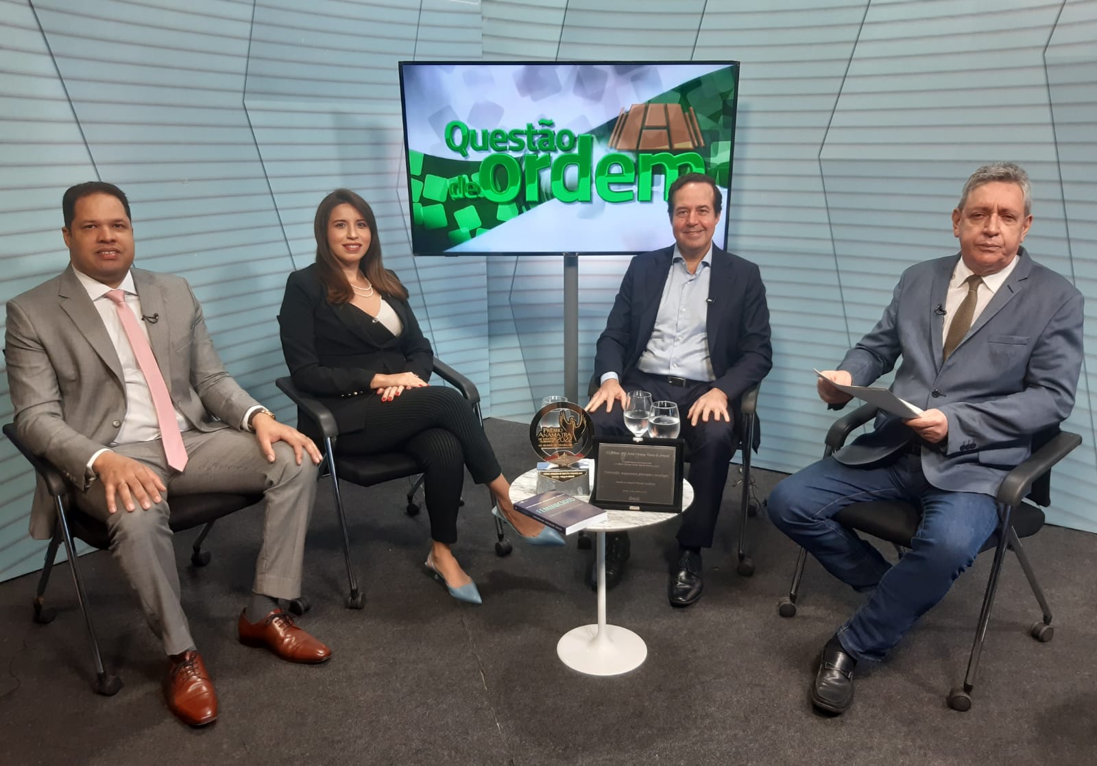 Juiz Tiago Dias, pesquisadora Silvia Rebeca Quezado, professor José Antônio Macedo e jornalista Renato Abreu