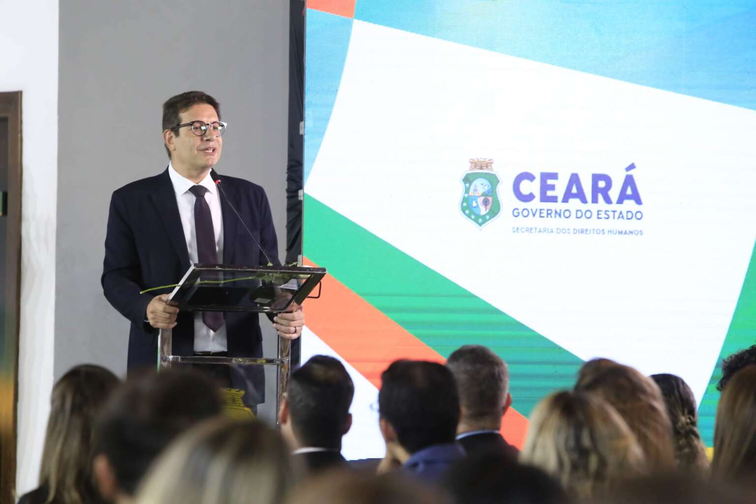 Deputado Renato Roseno na posse do conselho