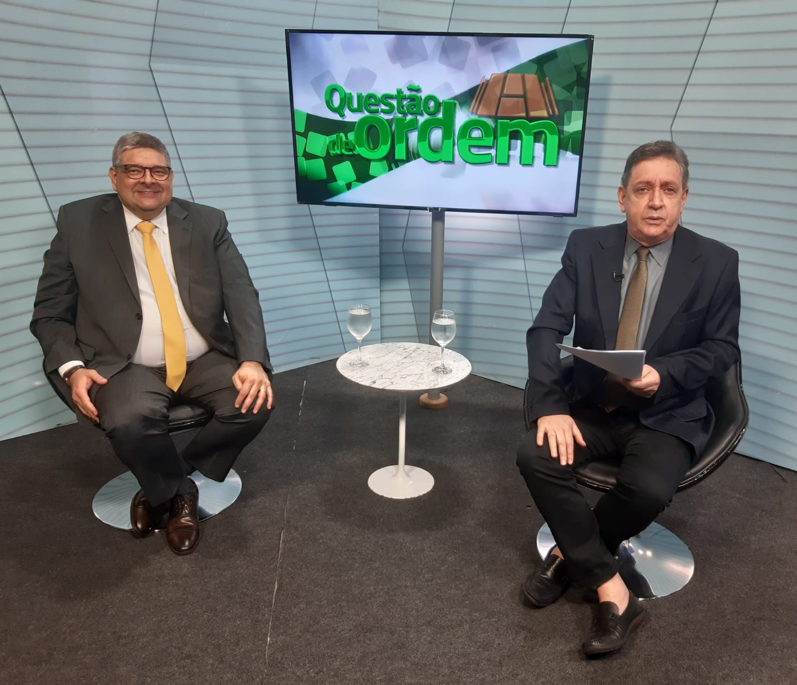 O presidente da Comissão Especial de Falências e Recuperação Judicial da OAB-CE, Abimael Carvalho, e o jornalista Renato Abreu