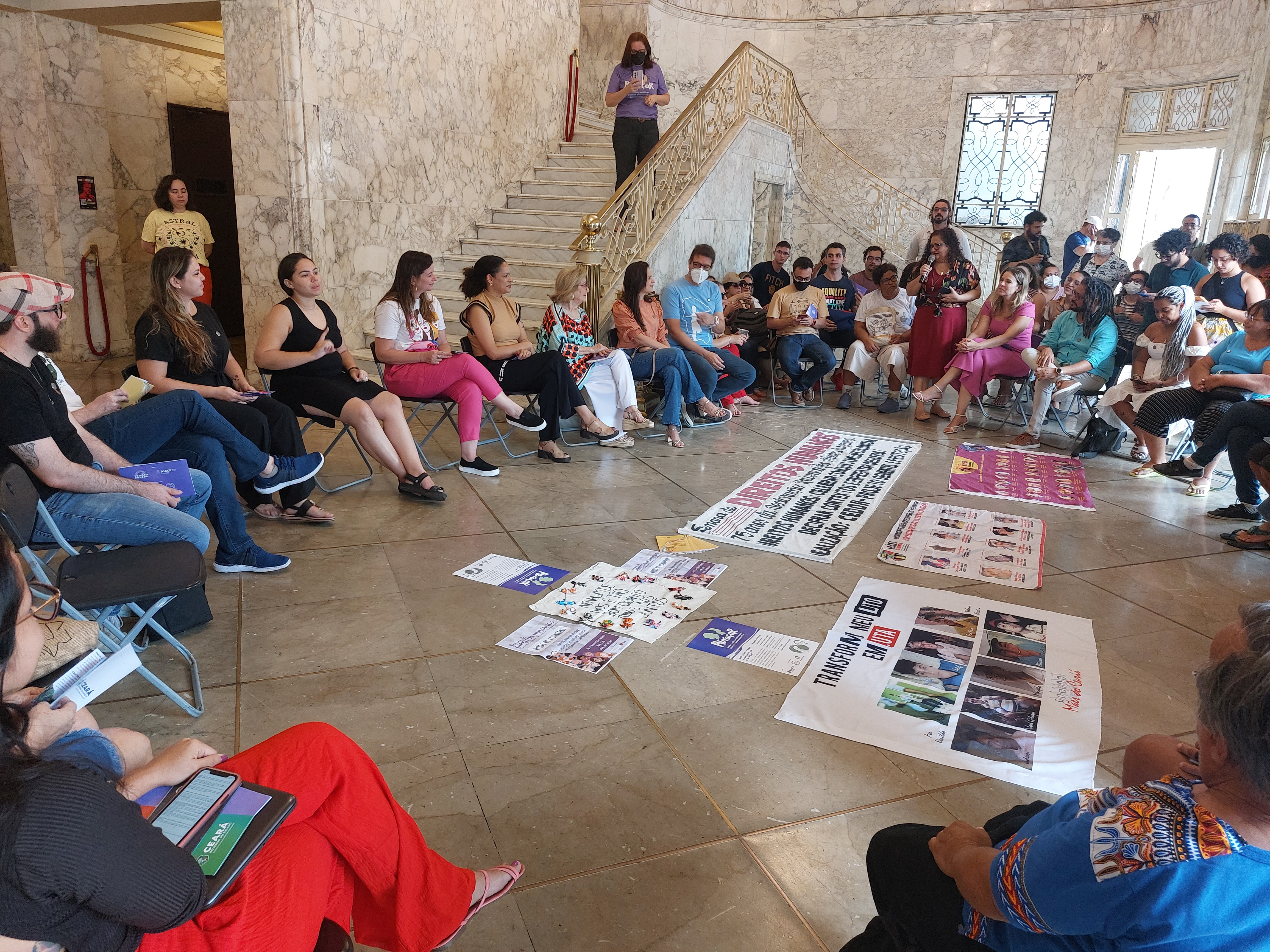 Direitos Humanos na Praça presta orientações à população no Centro