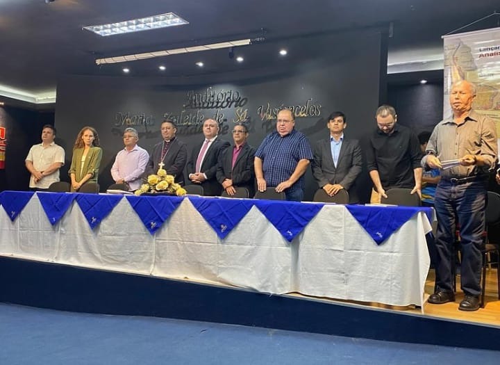 Autoridades durante o lançamento do livro em Tianguá - Foto: OAB-CE/Subsecção da Serra da Ibiapaba