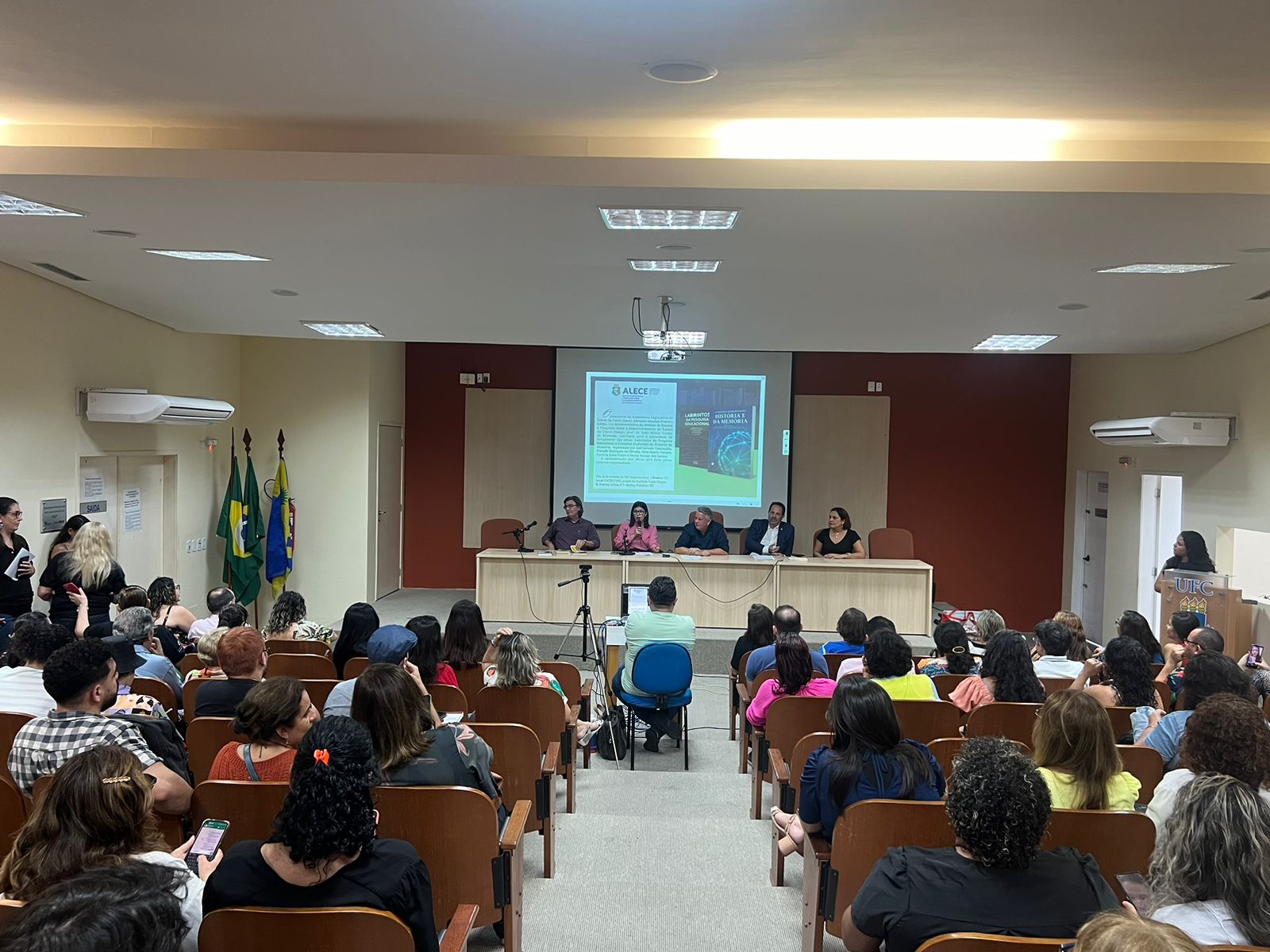 Inesp lança dois novos livros em evento do Programa de Pós-Graduação em Educação da UFC