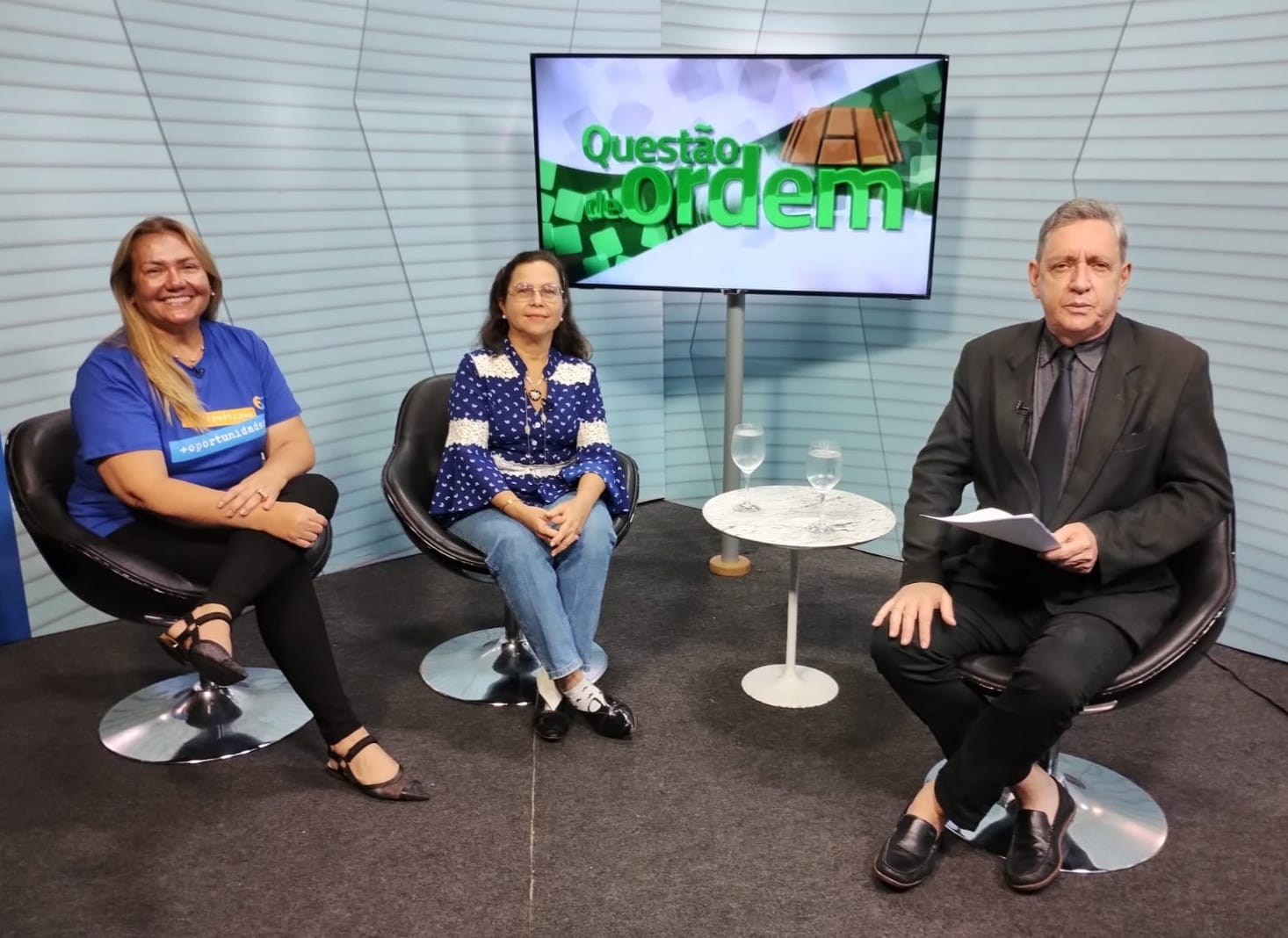 As entrevistadas Shirley Chaves e Leila Albuquerque com o jornalista Renato Abreu.