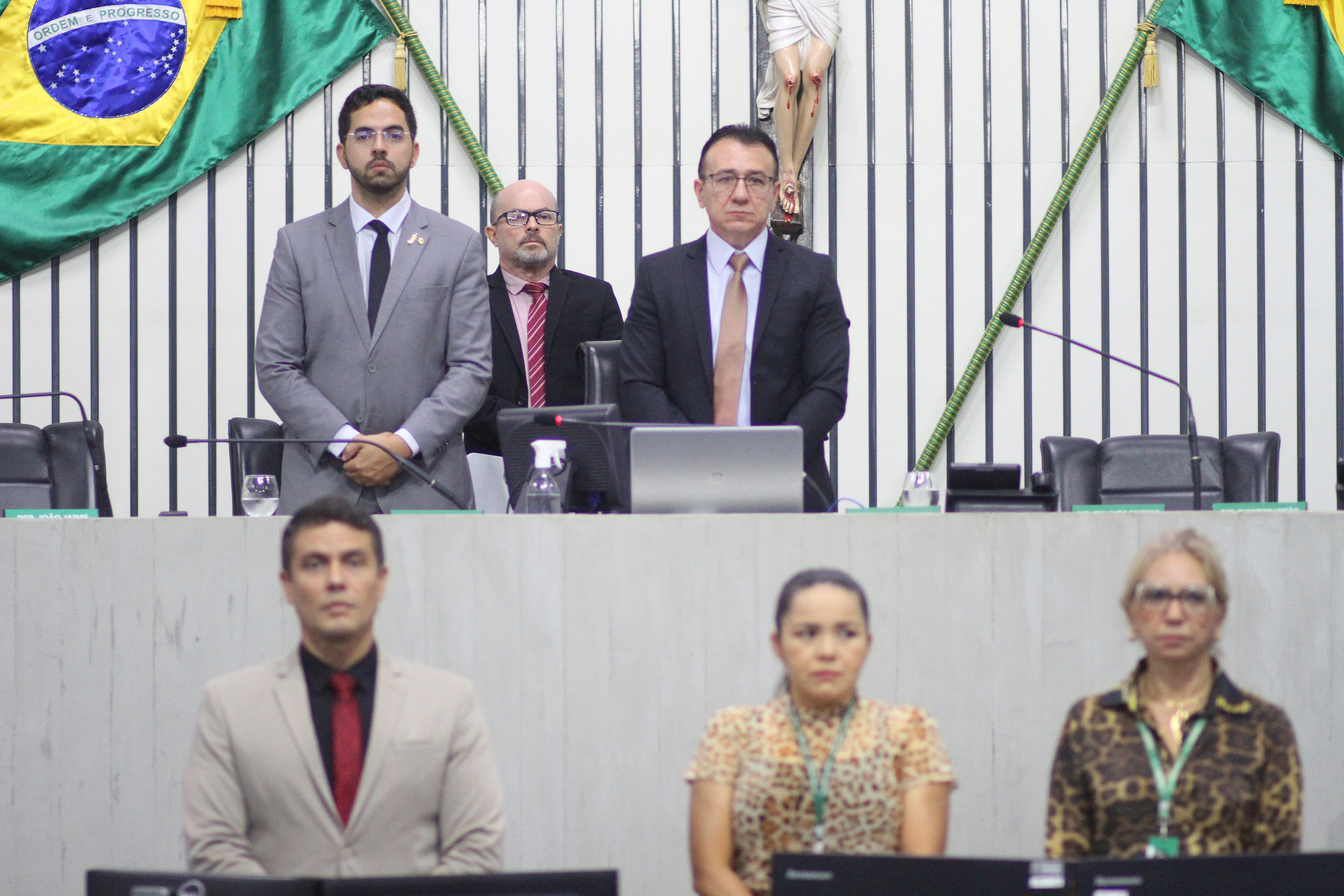 Minuto de silêncio durante a sessão plenária