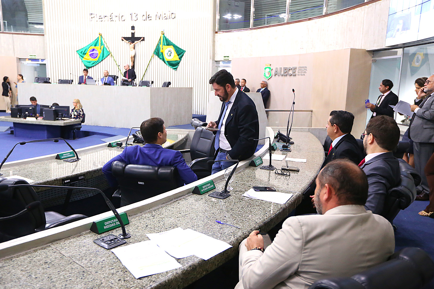 Votação durante sessão plenária desta terça-feira