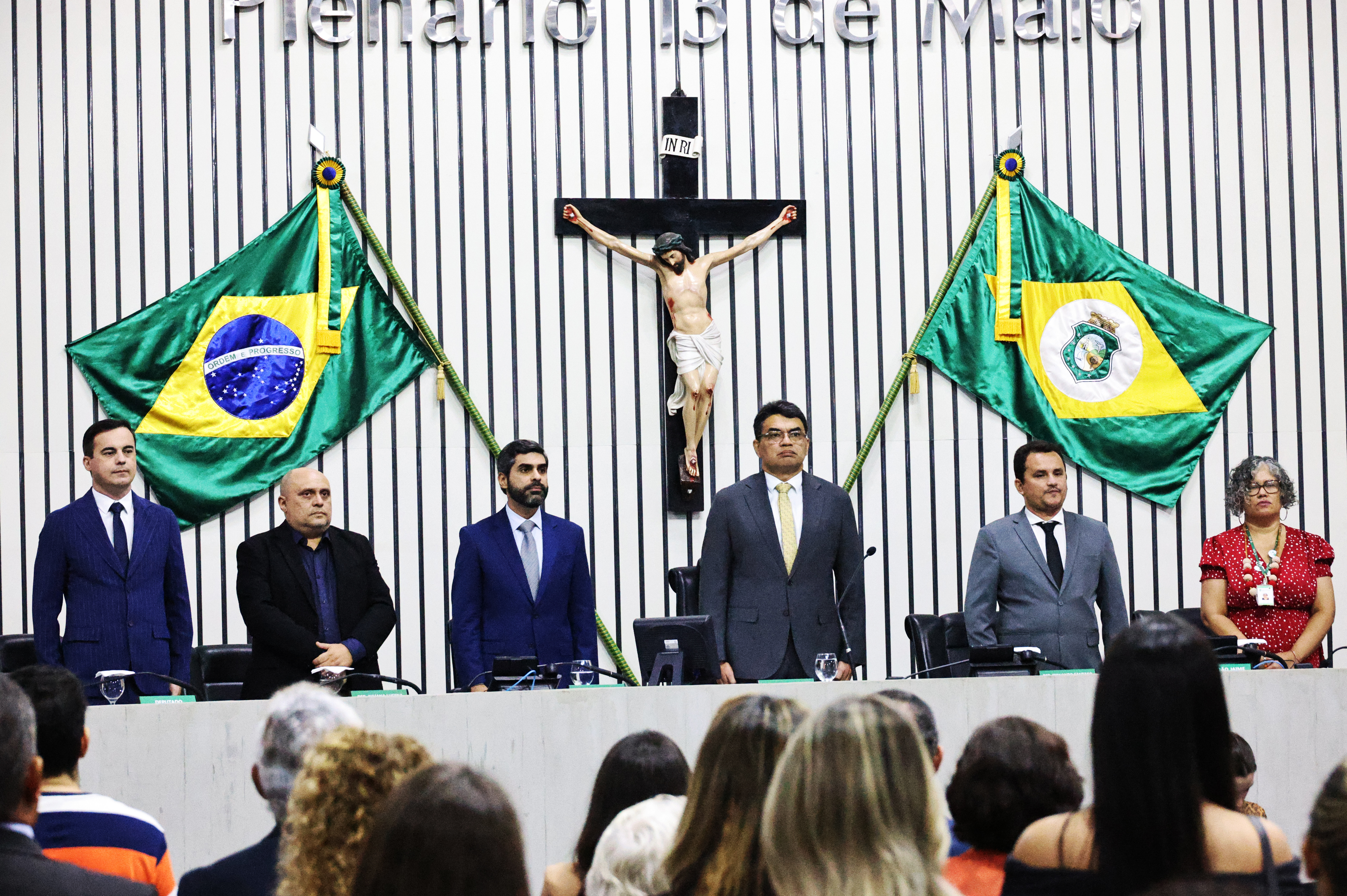 Alece reconhece importância e prestígio da educação pública em sessão solene