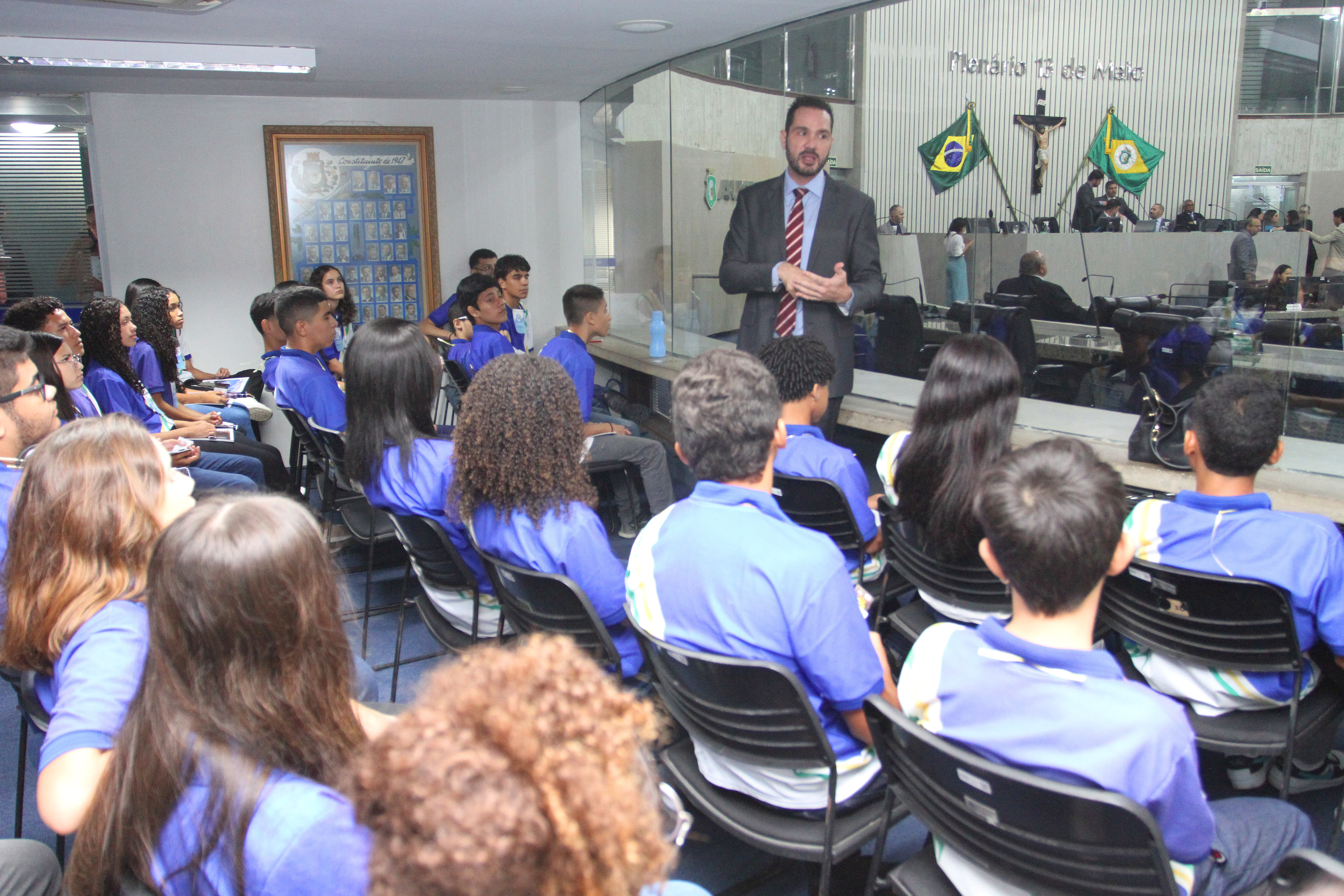 Alunos de Pindoretama e universitários de Fortaleza visitam Alece nesta quinta