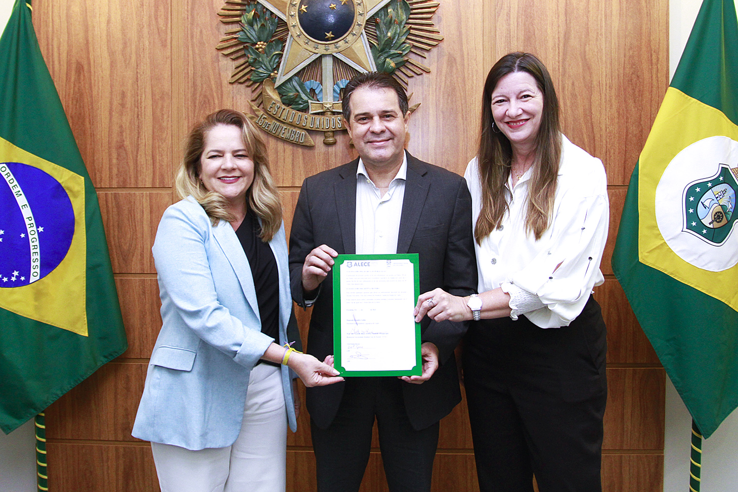 Izabelle Mont’Alverne, deputado Evandro Leitão (PT) e deputada Lia Gomes (PDT)