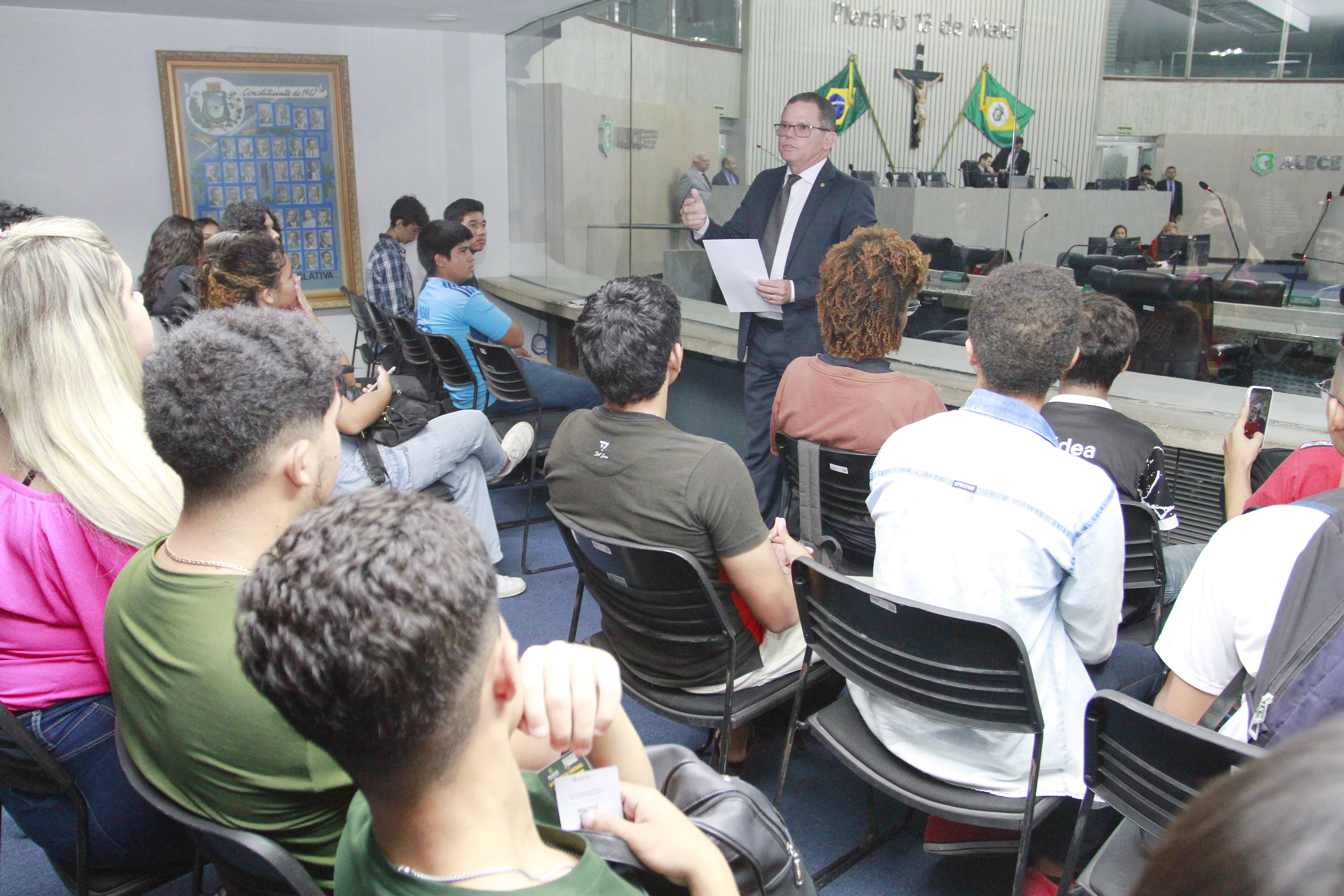 Alunos da Escola Irmão Urbano Gonzales Rodrigues visitam a Alece